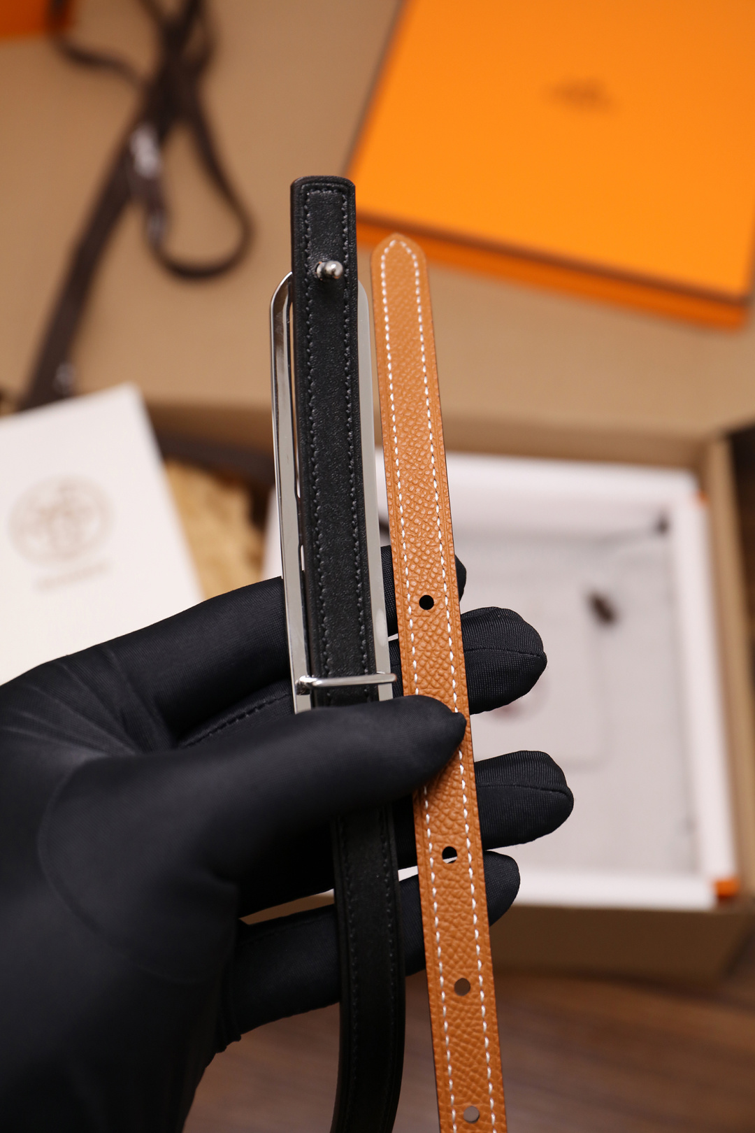 爱马仕 原单货品 宽度1.3cm 头层ep掌纹小牛皮搭配平纹小牛皮底皮，双面可用。杜克普斜针走线，意大利