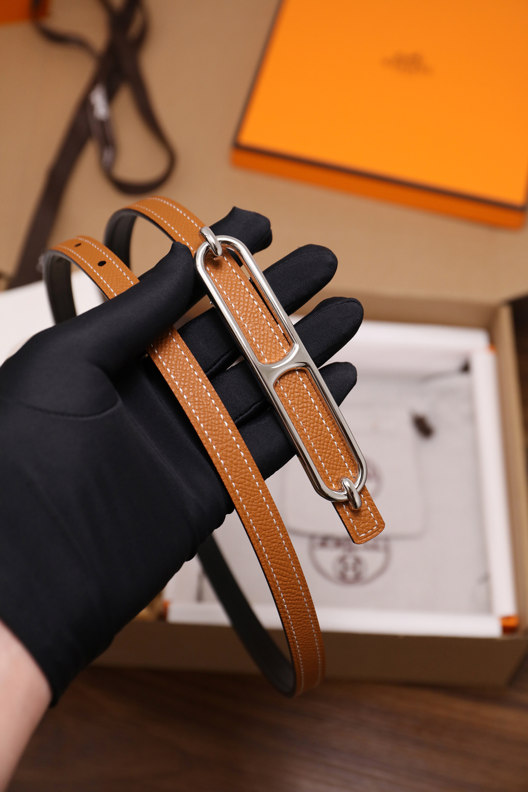 爱马仕 原单货品 宽度1.3cm 头层ep掌纹小牛皮搭配平纹小牛皮底皮，双面可用。杜克普斜针走线，意大利