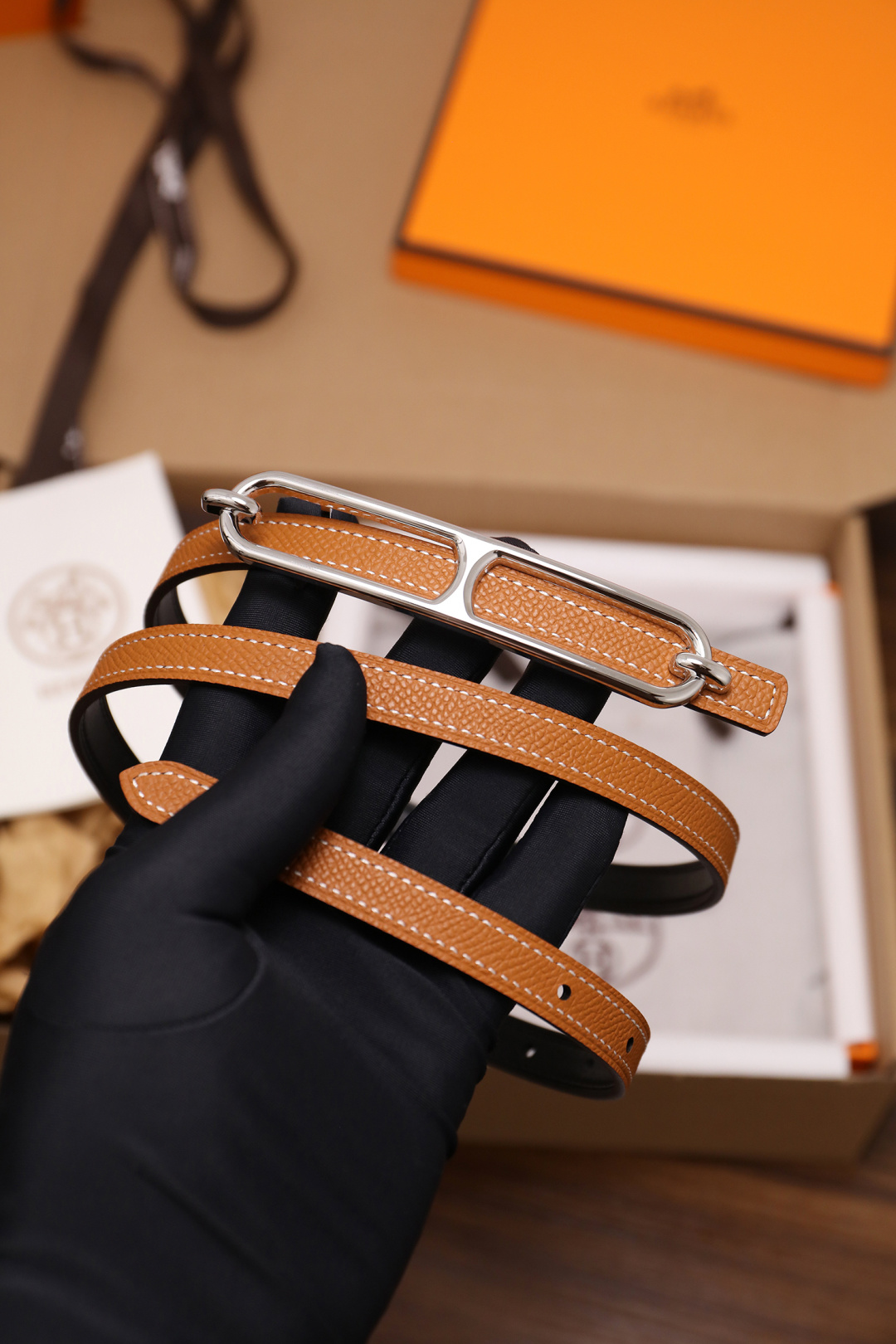 爱马仕 原单货品 宽度1.3cm 头层ep掌纹小牛皮搭配平纹小牛皮底皮，双面可用。杜克普斜针走线，意大利