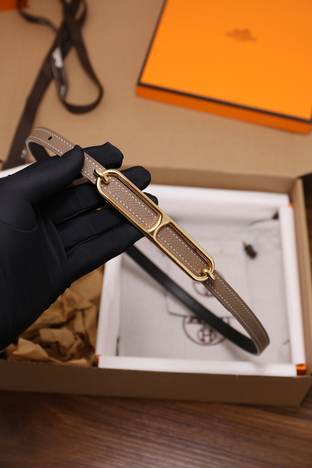 爱马仕 原单货品 宽度1.3cm 头层ep掌纹小牛皮搭配平纹小牛皮底皮，双面可用。杜克普斜针走线，意大利