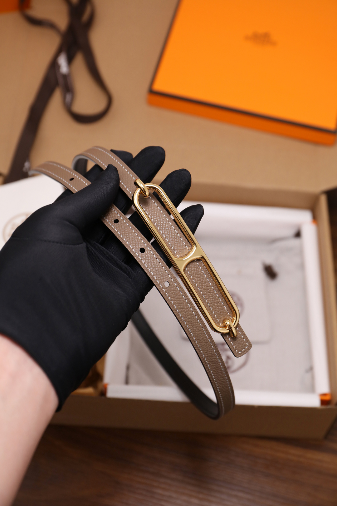 爱马仕 原单货品 宽度1.3cm 头层ep掌纹小牛皮搭配平纹小牛皮底皮，双面可用。杜克普斜针走线，意大利