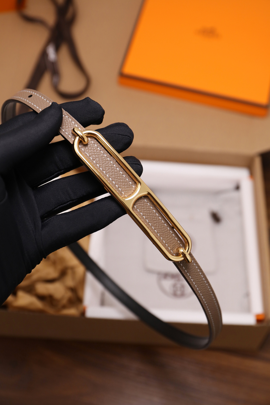 爱马仕 原单货品 宽度1.3cm 头层ep掌纹小牛皮搭配平纹小牛皮底皮，双面可用。杜克普斜针走线，意大利