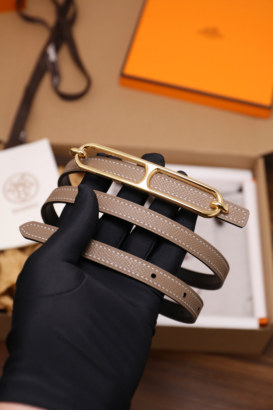 爱马仕 原单货品 宽度1.3cm 头层ep掌纹小牛皮搭配平纹小牛皮底皮，双面可用。杜克普斜针走线，意大利