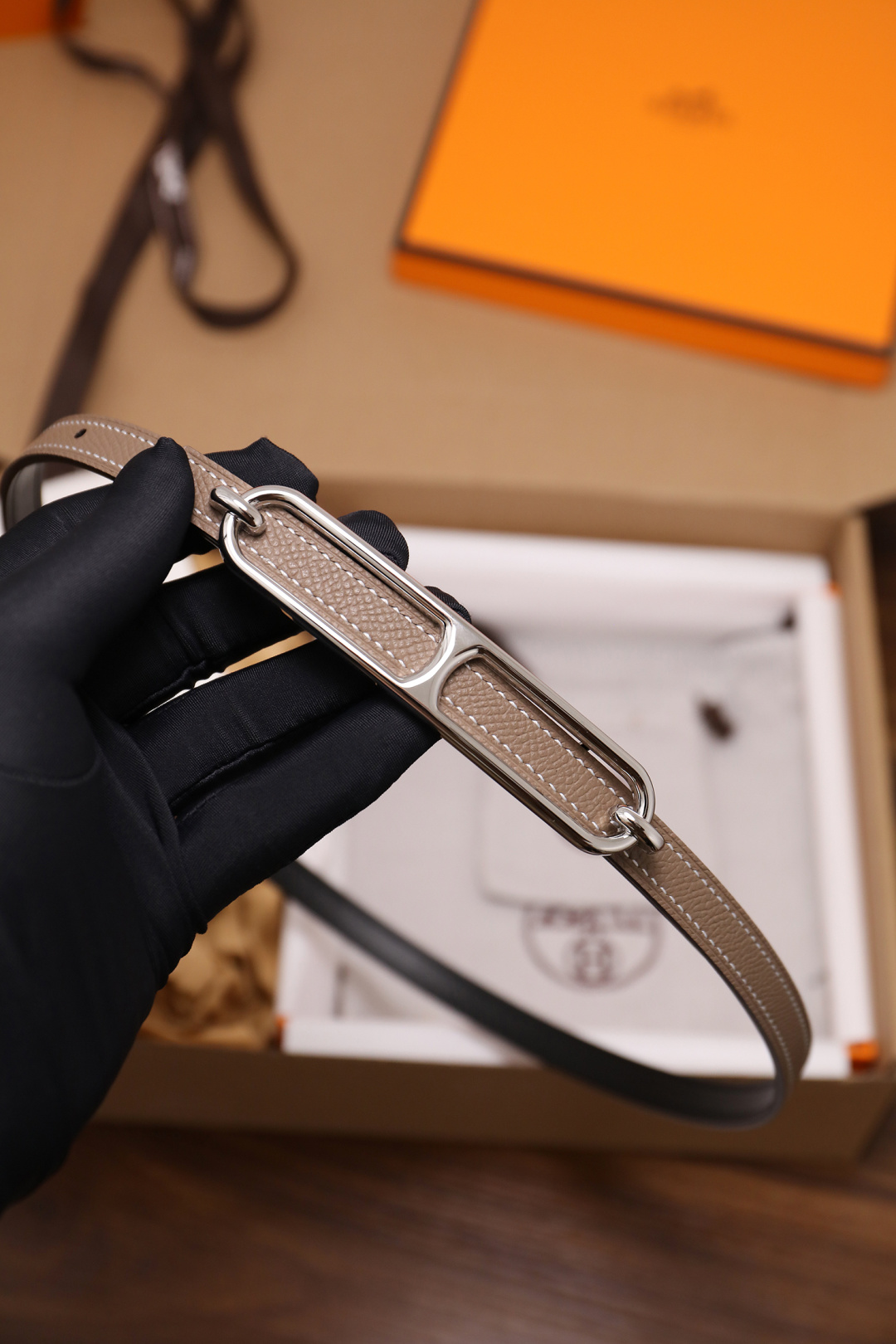 爱马仕 原单货品 宽度1.3cm 头层ep掌纹小牛皮搭配平纹小牛皮底皮，双面可用。杜克普斜针走线，意大利