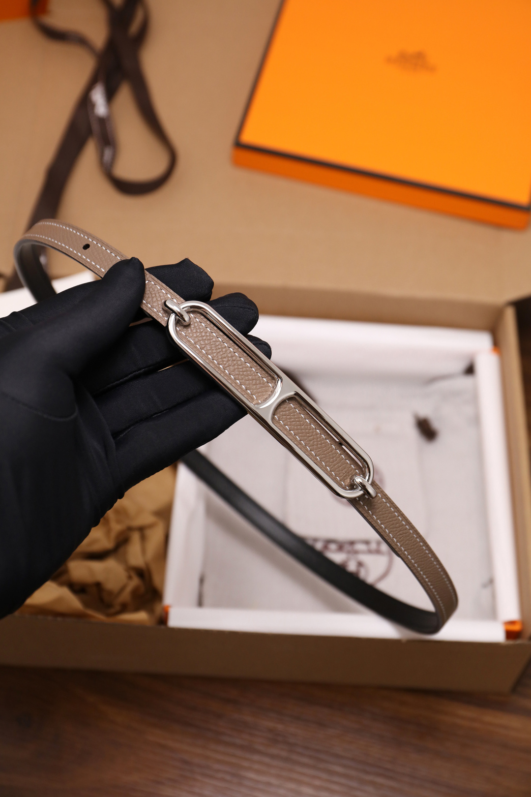 爱马仕 原单货品 宽度1.3cm 头层ep掌纹小牛皮搭配平纹小牛皮底皮，双面可用。杜克普斜针走线，意大利