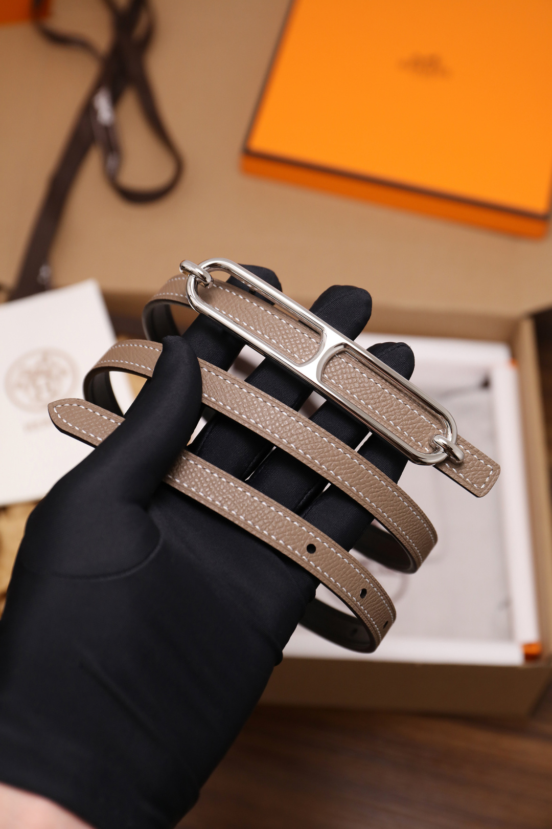 爱马仕 原单货品 宽度1.3cm 头层ep掌纹小牛皮搭配平纹小牛皮底皮，双面可用。杜克普斜针走线，意大利