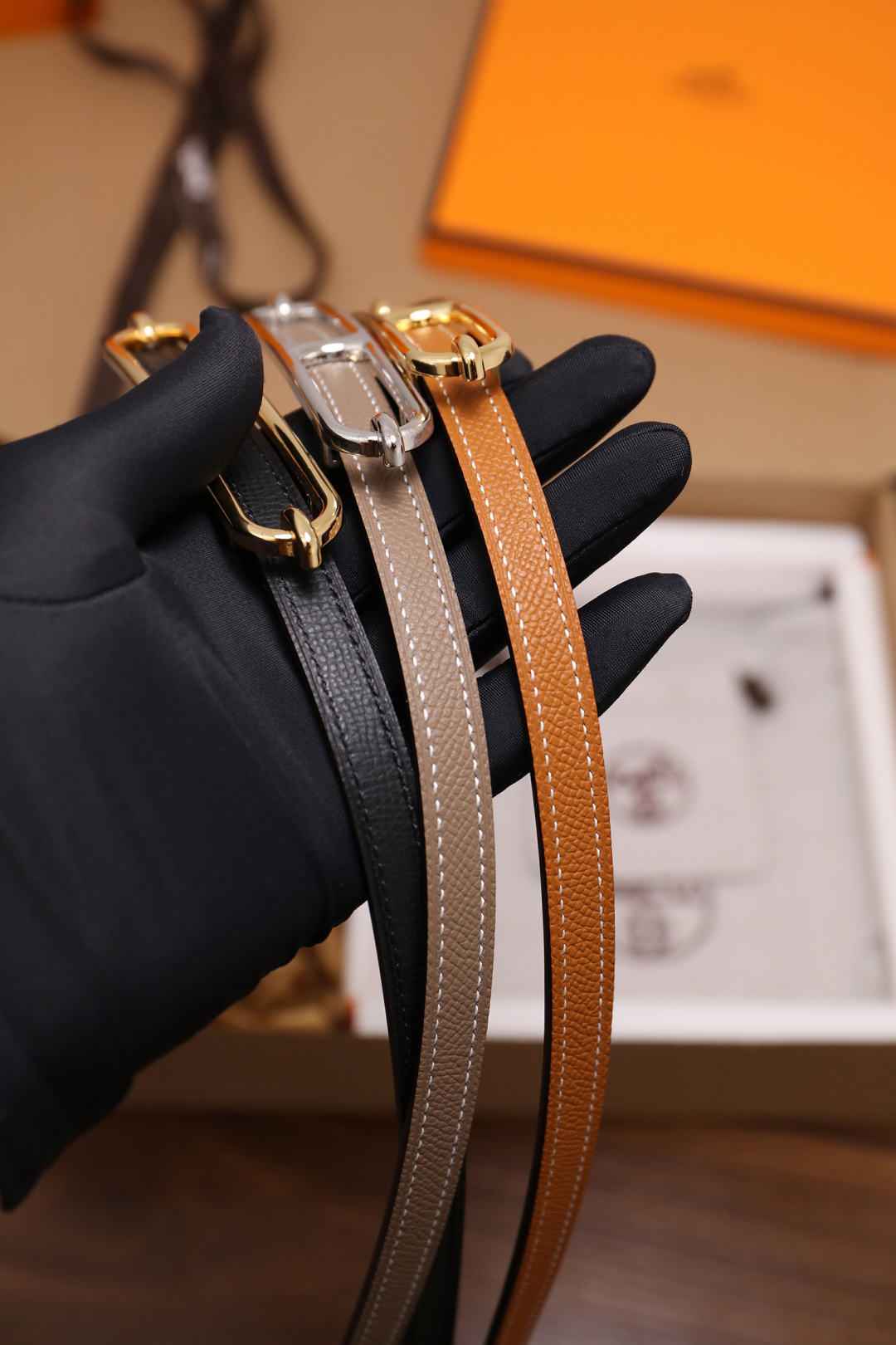 爱马仕 原单货品 宽度1.3cm 头层ep掌纹小牛皮搭配平纹小牛皮底皮，双面可用。杜克普斜针走线，意大利