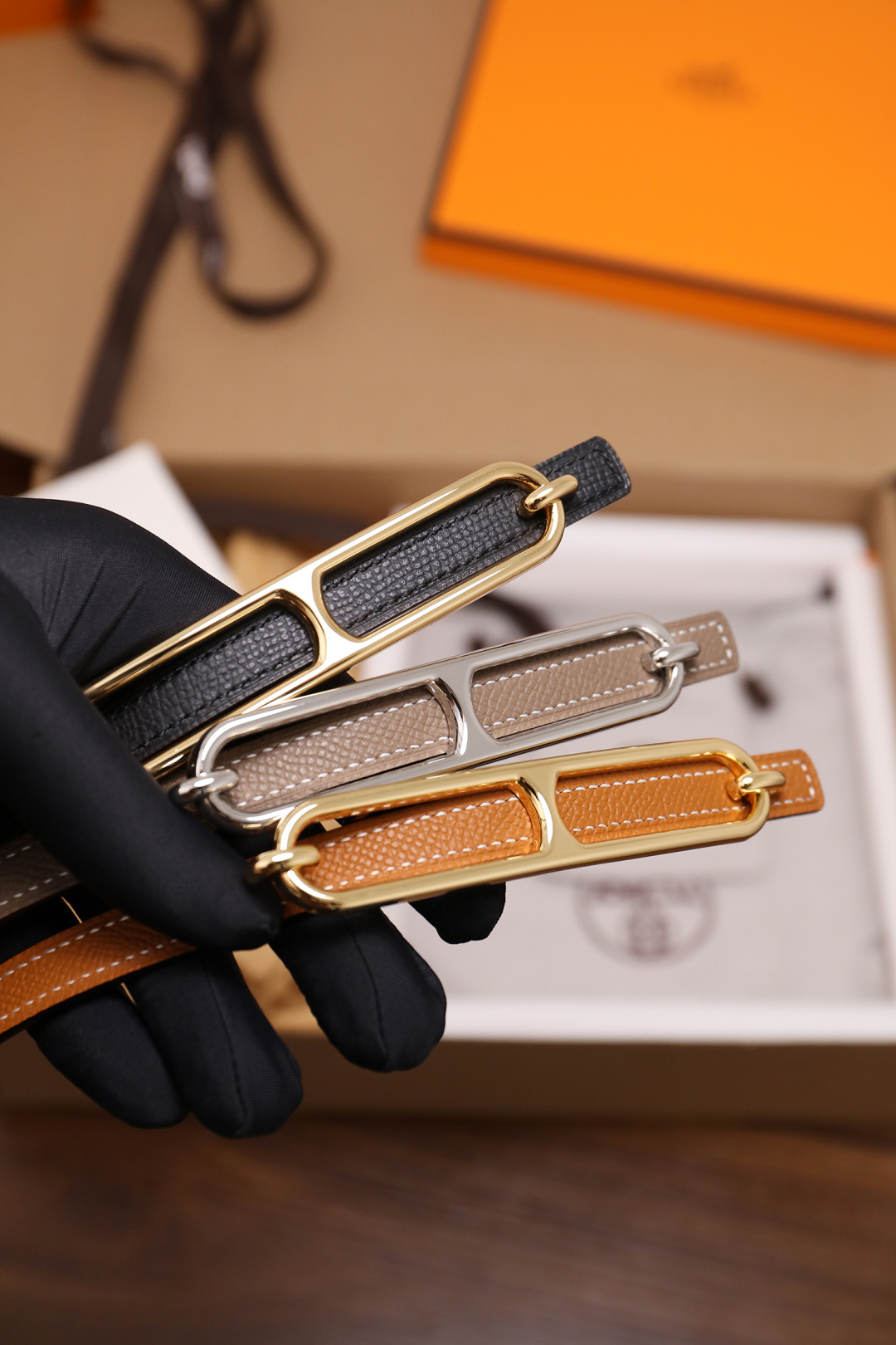 爱马仕 原单货品 宽度1.3cm 头层ep掌纹小牛皮搭配平纹小牛皮底皮，双面可用。杜克普斜针走线，意大利