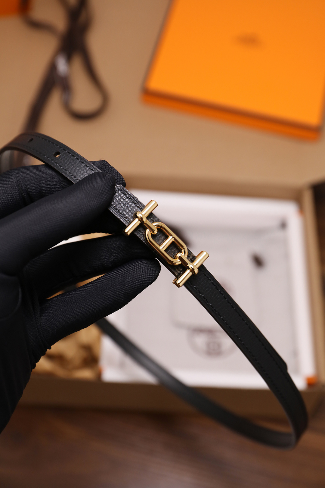 爱马仕 原单货品 宽度1.3cm 头层ep掌纹小牛皮搭配平纹小牛皮底皮，双面可用。杜克普斜针走线，意大利