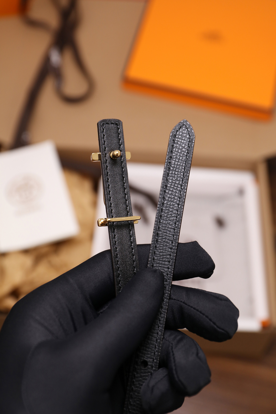 爱马仕 原单货品 宽度1.3cm 头层ep掌纹小牛皮搭配平纹小牛皮底皮，双面可用。杜克普斜针走线，意大利