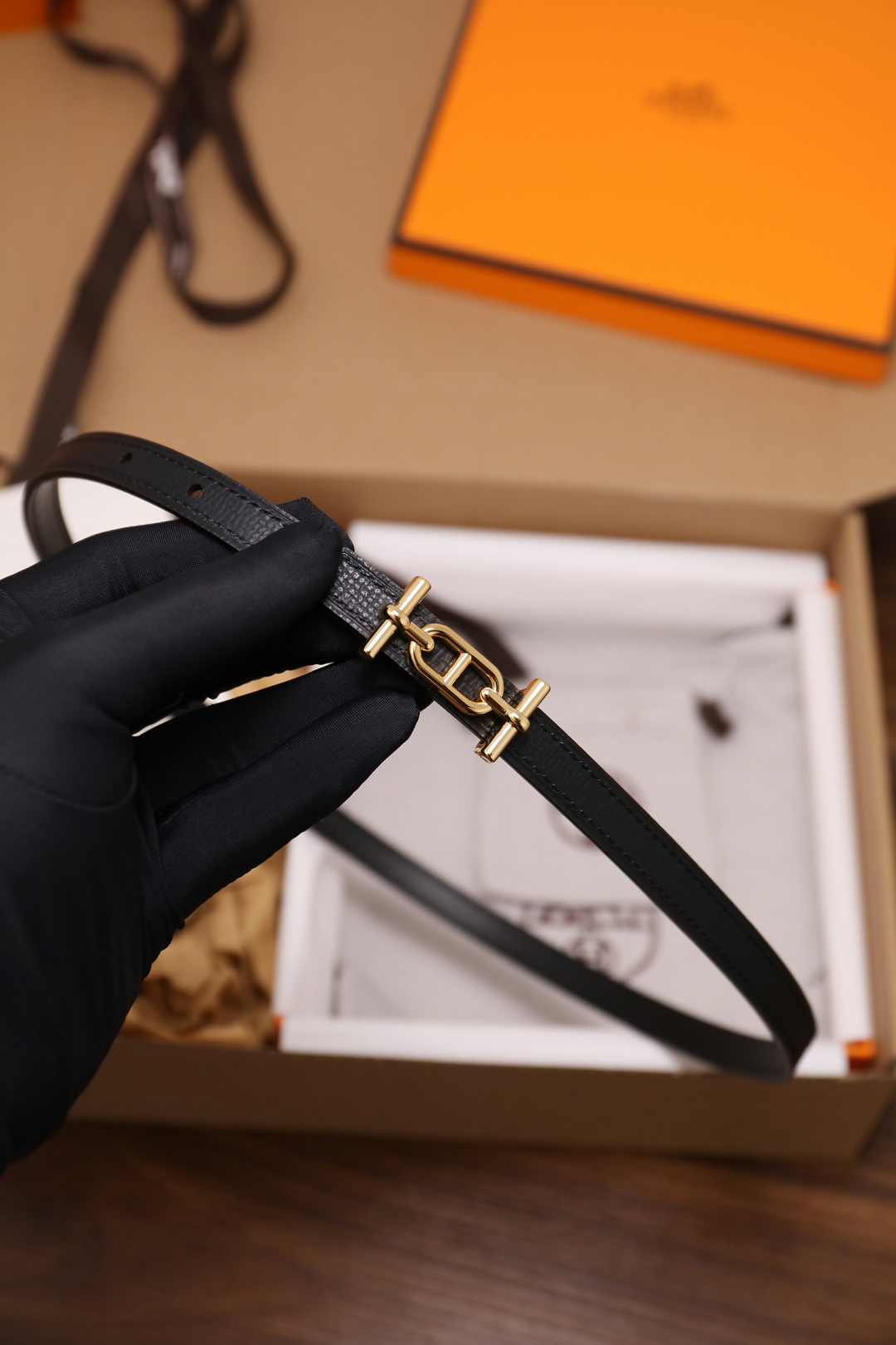 爱马仕 原单货品 宽度1.3cm 头层ep掌纹小牛皮搭配平纹小牛皮底皮，双面可用。杜克普斜针走线，意大利