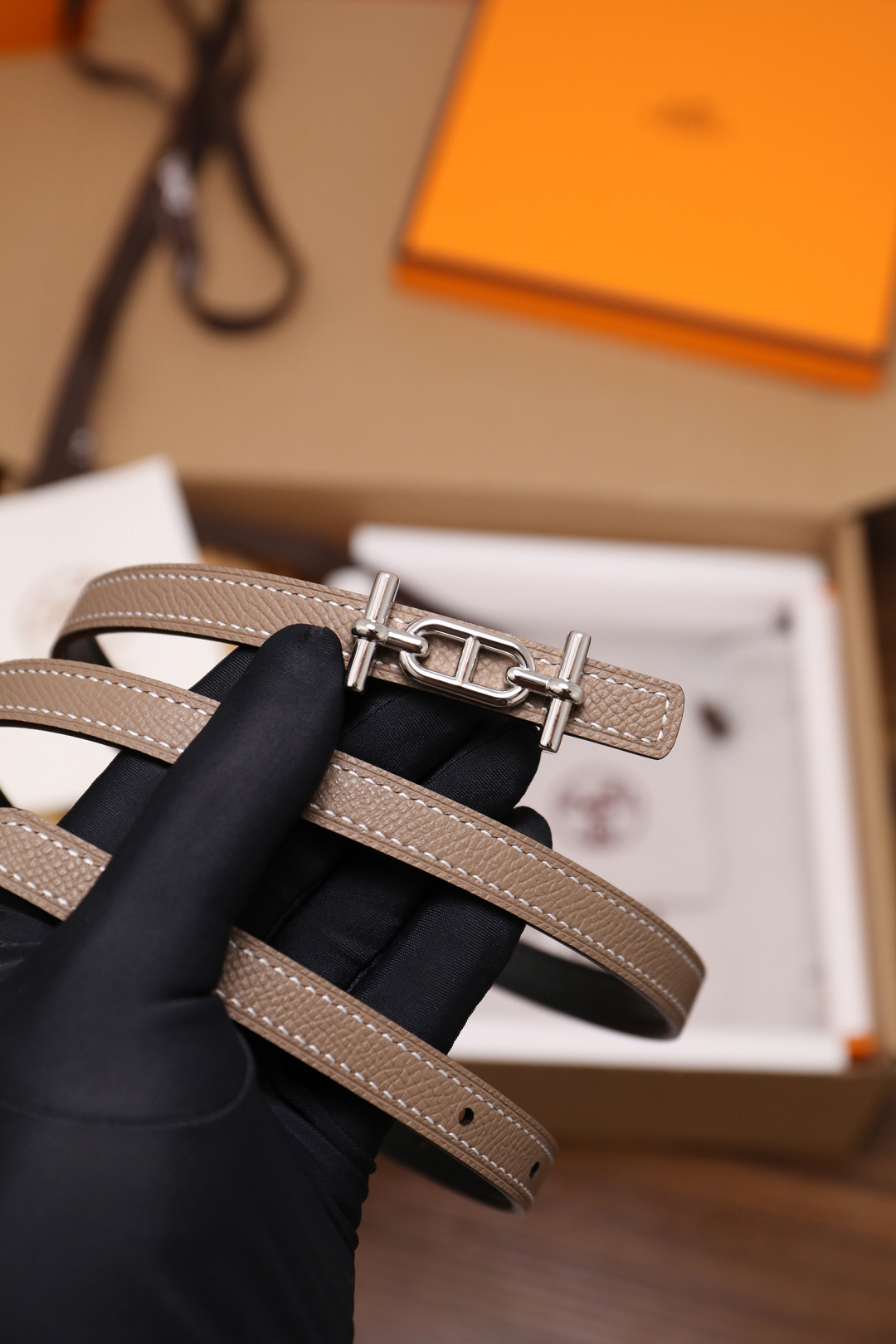 爱马仕 原单货品 宽度1.3cm 头层ep掌纹小牛皮搭配平纹小牛皮底皮，双面可用。杜克普斜针走线，意大利