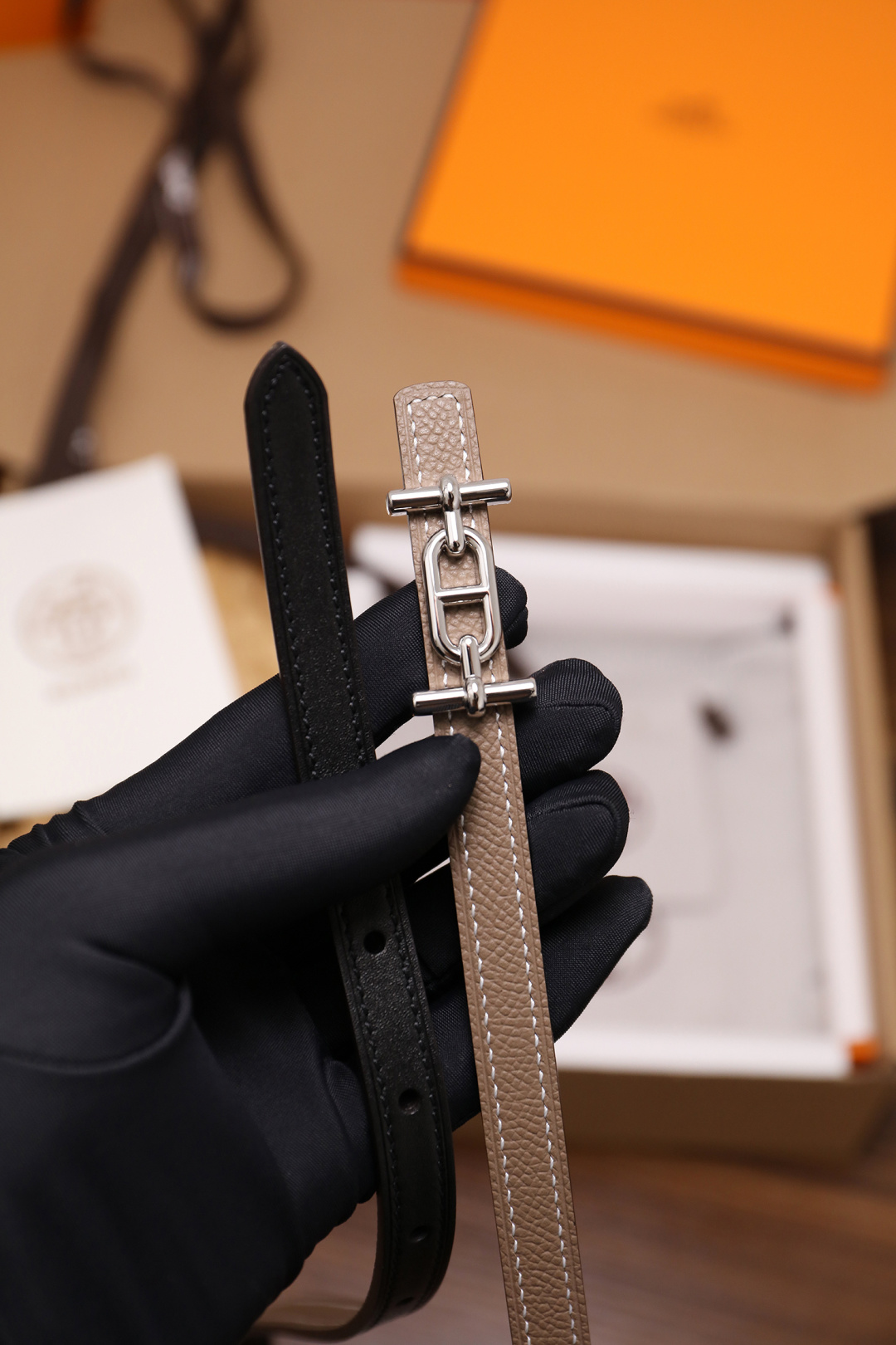 爱马仕 原单货品 宽度1.3cm 头层ep掌纹小牛皮搭配平纹小牛皮底皮，双面可用。杜克普斜针走线，意大利