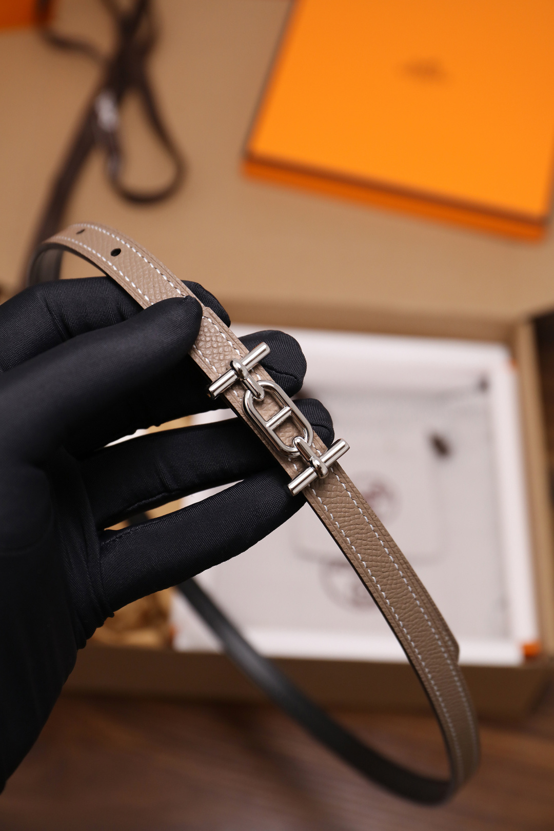 爱马仕 原单货品 宽度1.3cm 头层ep掌纹小牛皮搭配平纹小牛皮底皮，双面可用。杜克普斜针走线，意大利