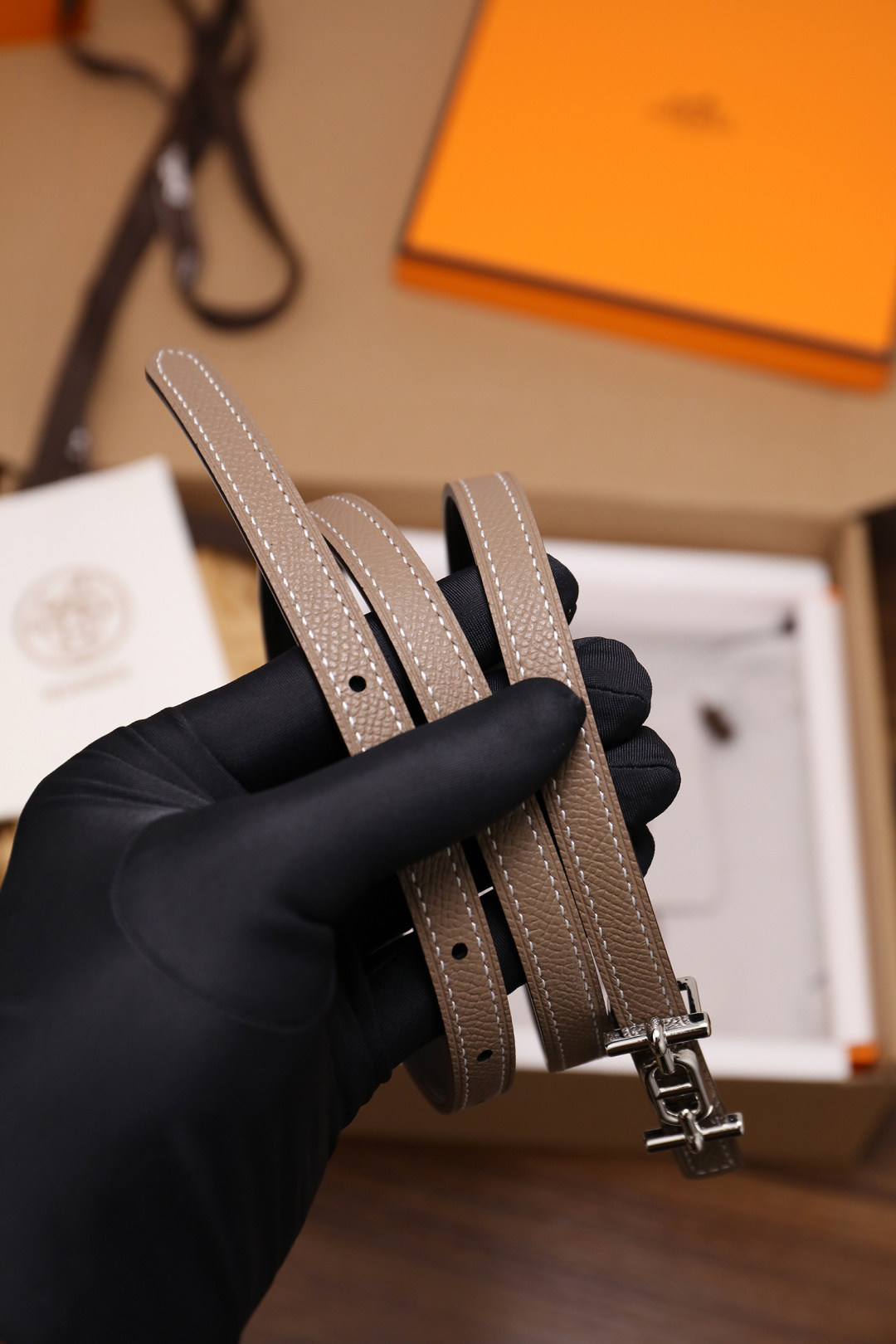 爱马仕 原单货品 宽度1.3cm 头层ep掌纹小牛皮搭配平纹小牛皮底皮，双面可用。杜克普斜针走线，意大利