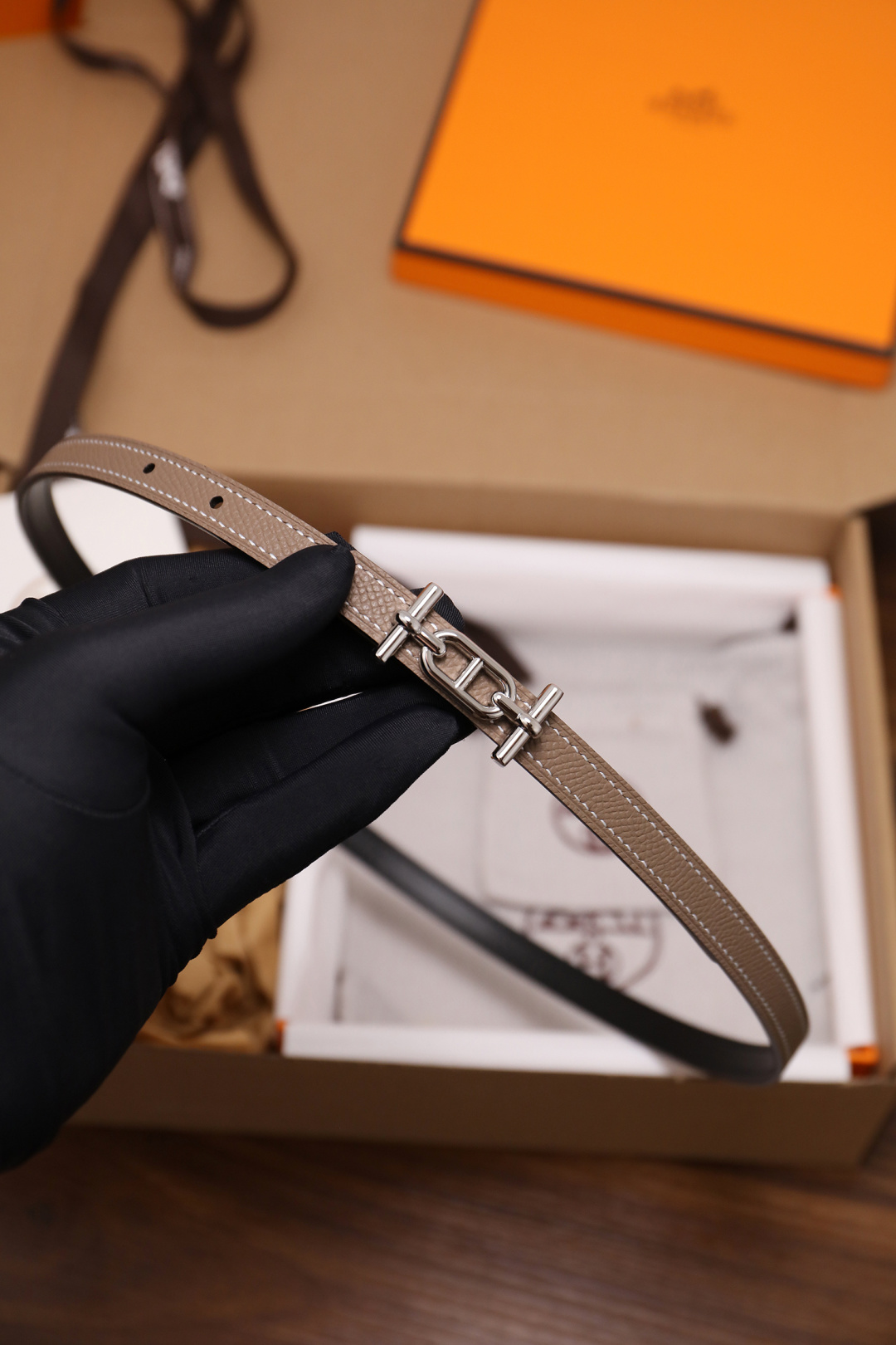 爱马仕 原单货品 宽度1.3cm 头层ep掌纹小牛皮搭配平纹小牛皮底皮，双面可用。杜克普斜针走线，意大利