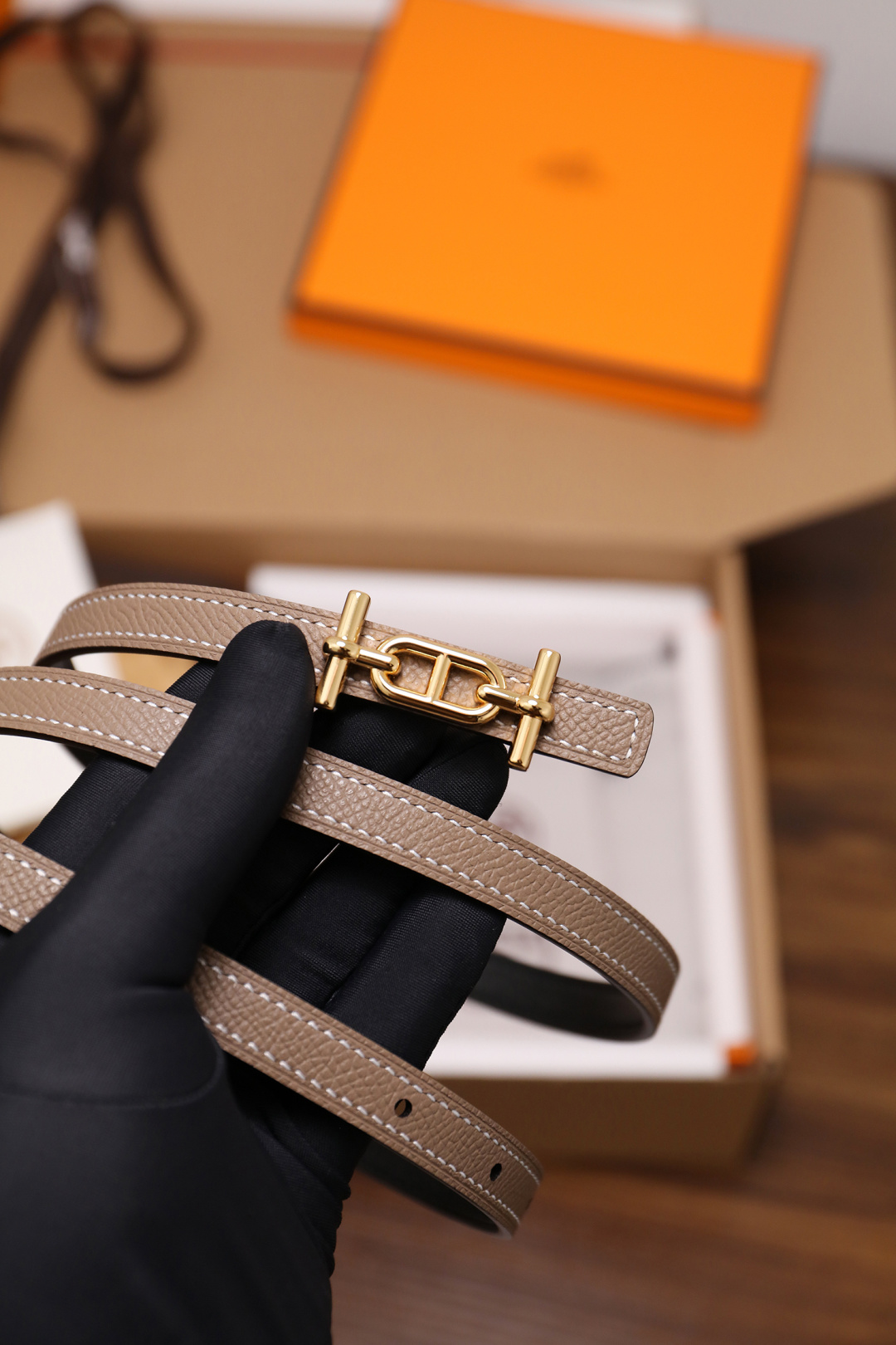 爱马仕 原单货品 宽度1.3cm 头层ep掌纹小牛皮搭配平纹小牛皮底皮，双面可用。杜克普斜针走线，意大利