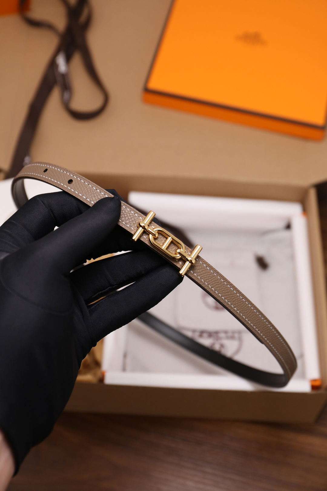 爱马仕 原单货品 宽度1.3cm 头层ep掌纹小牛皮搭配平纹小牛皮底皮，双面可用。杜克普斜针走线，意大利