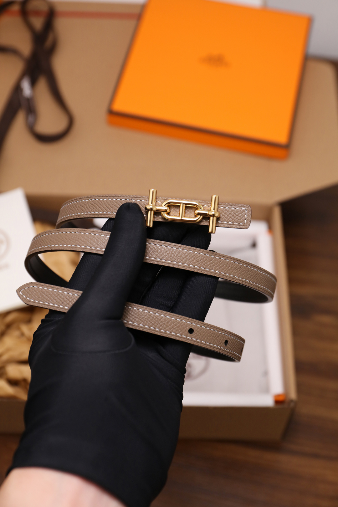 爱马仕 原单货品 宽度1.3cm 头层ep掌纹小牛皮搭配平纹小牛皮底皮，双面可用。杜克普斜针走线，意大利