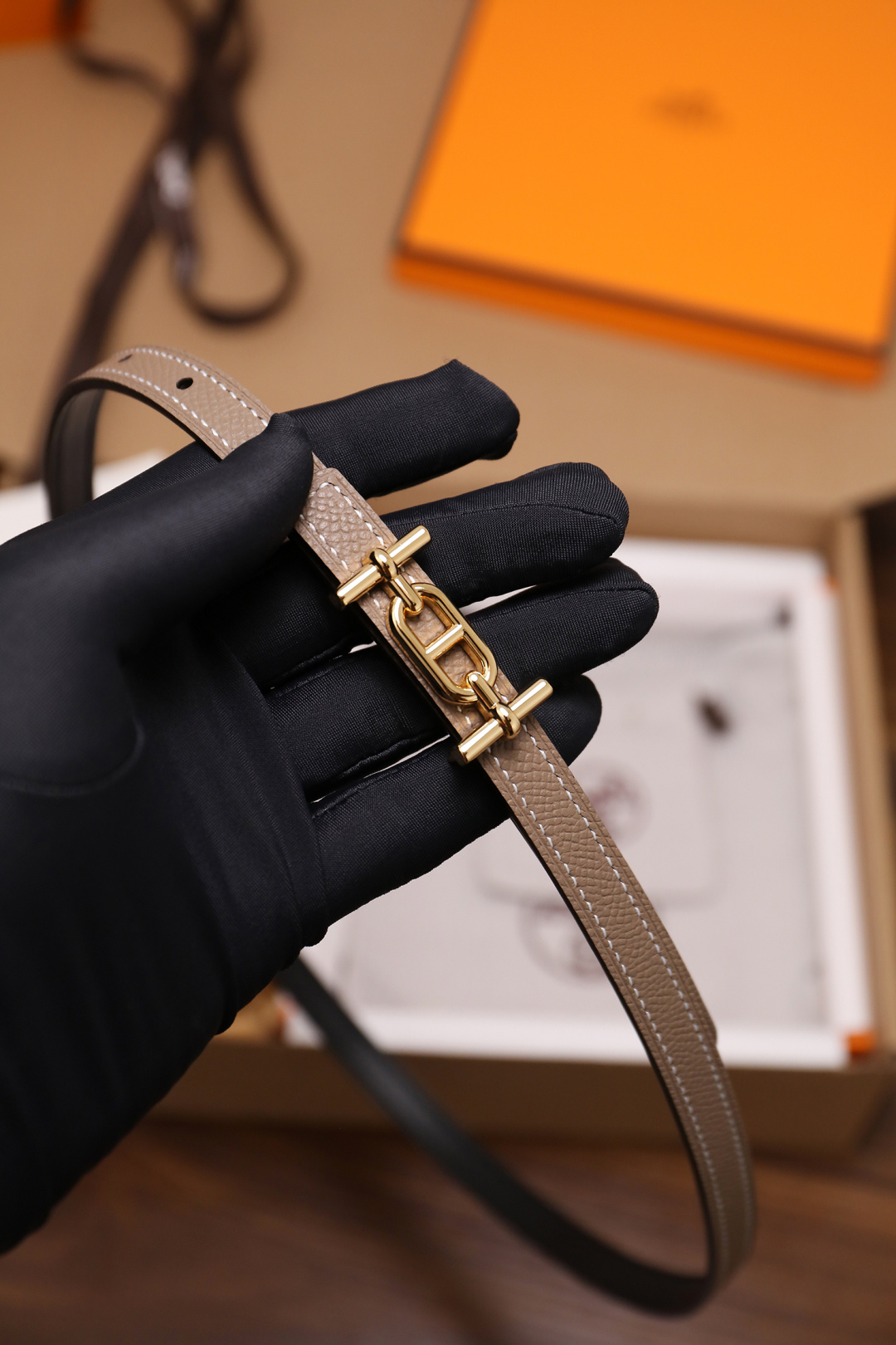 爱马仕 原单货品 宽度1.3cm 头层ep掌纹小牛皮搭配平纹小牛皮底皮，双面可用。杜克普斜针走线，意大利