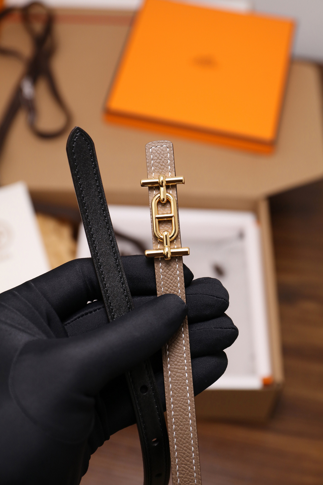 爱马仕 原单货品 宽度1.3cm 头层ep掌纹小牛皮搭配平纹小牛皮底皮，双面可用。杜克普斜针走线，意大利