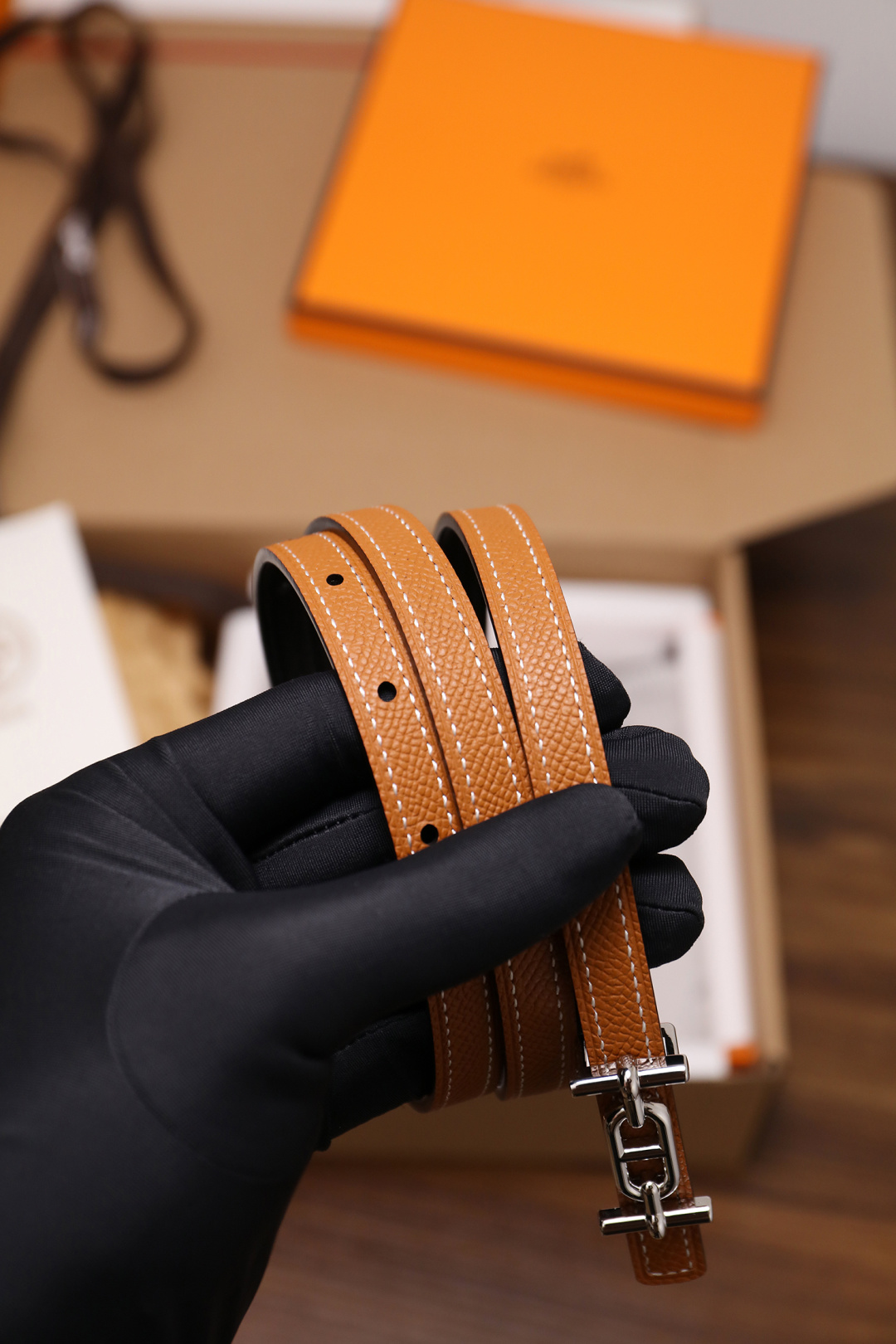 爱马仕 原单货品 宽度1.3cm 头层ep掌纹小牛皮搭配平纹小牛皮底皮，双面可用。杜克普斜针走线，意大利