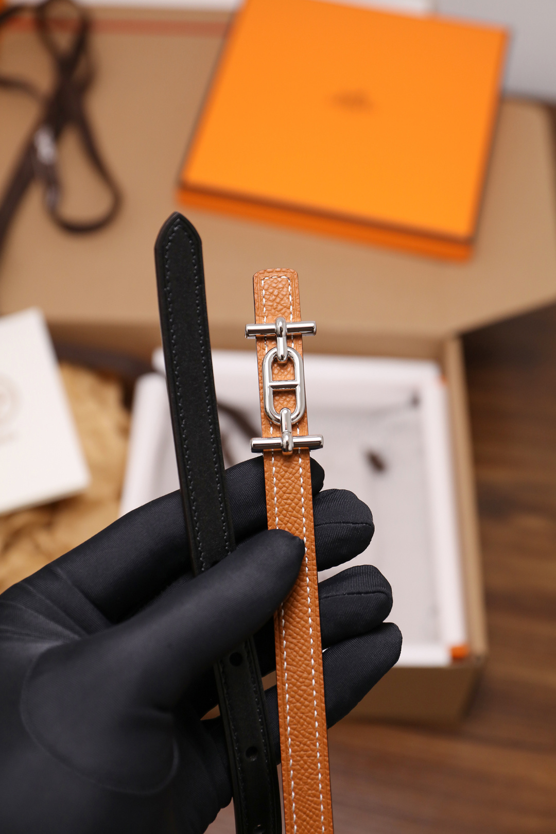 爱马仕 原单货品 宽度1.3cm 头层ep掌纹小牛皮搭配平纹小牛皮底皮，双面可用。杜克普斜针走线，意大利