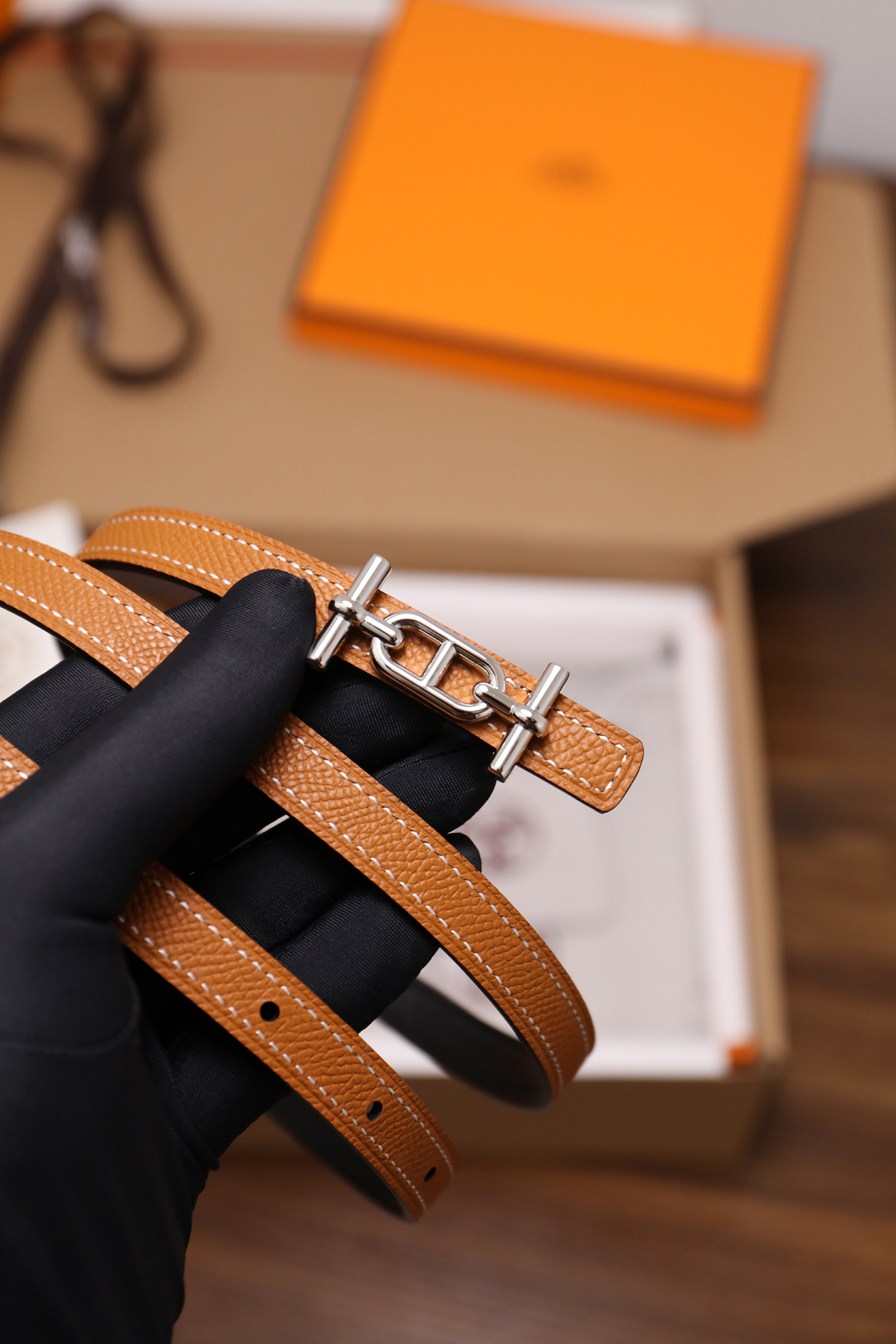 爱马仕 原单货品 宽度1.3cm 头层ep掌纹小牛皮搭配平纹小牛皮底皮，双面可用。杜克普斜针走线，意大利