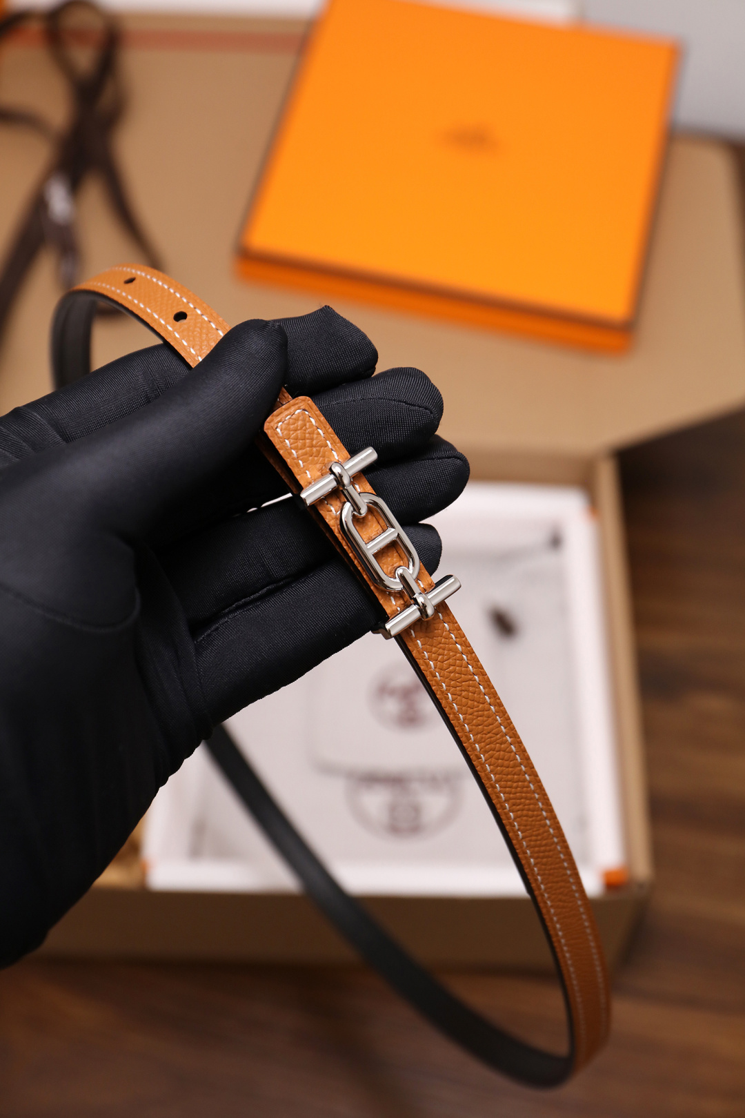 爱马仕 原单货品 宽度1.3cm 头层ep掌纹小牛皮搭配平纹小牛皮底皮，双面可用。杜克普斜针走线，意大利