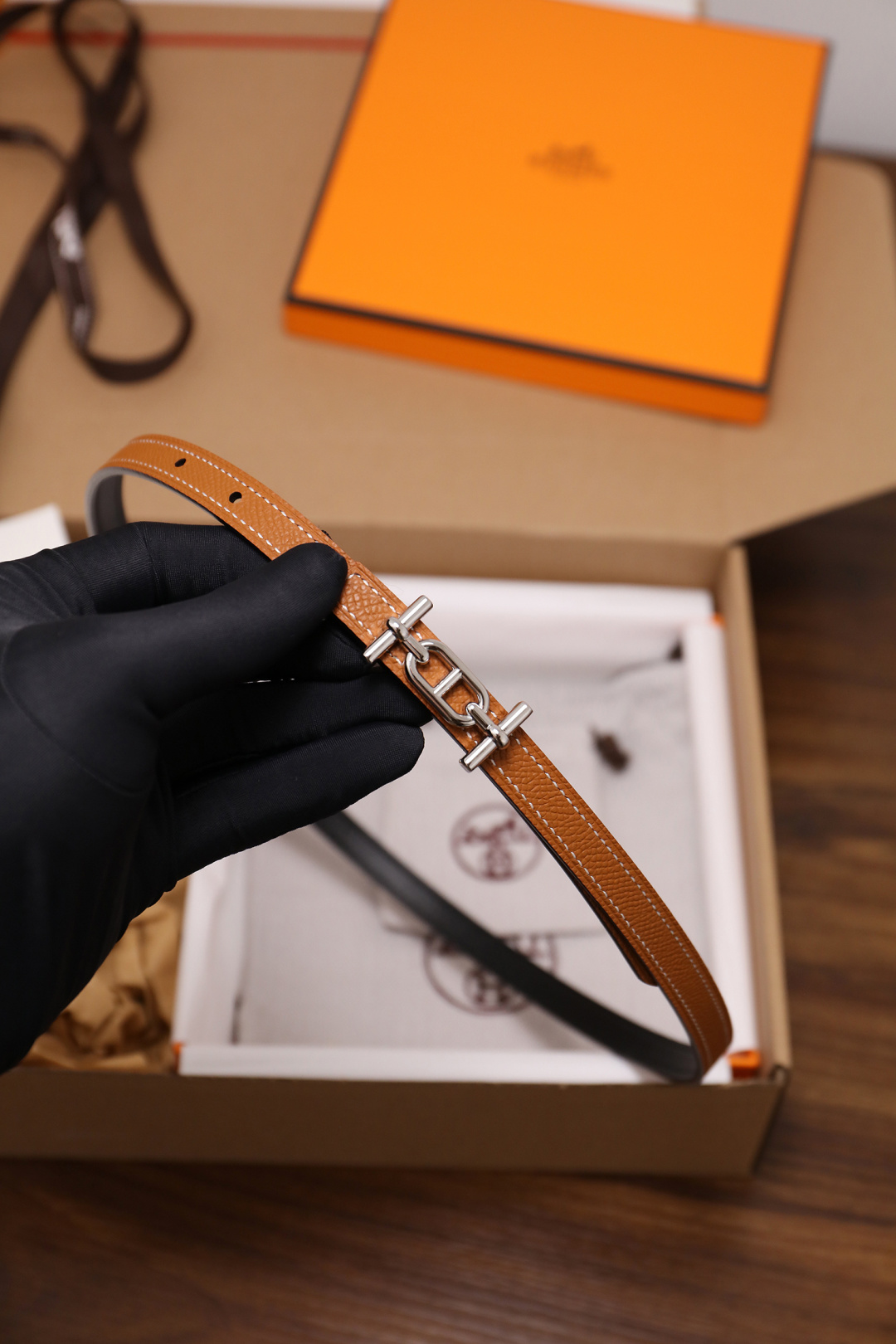 爱马仕 原单货品 宽度1.3cm 头层ep掌纹小牛皮搭配平纹小牛皮底皮，双面可用。杜克普斜针走线，意大利