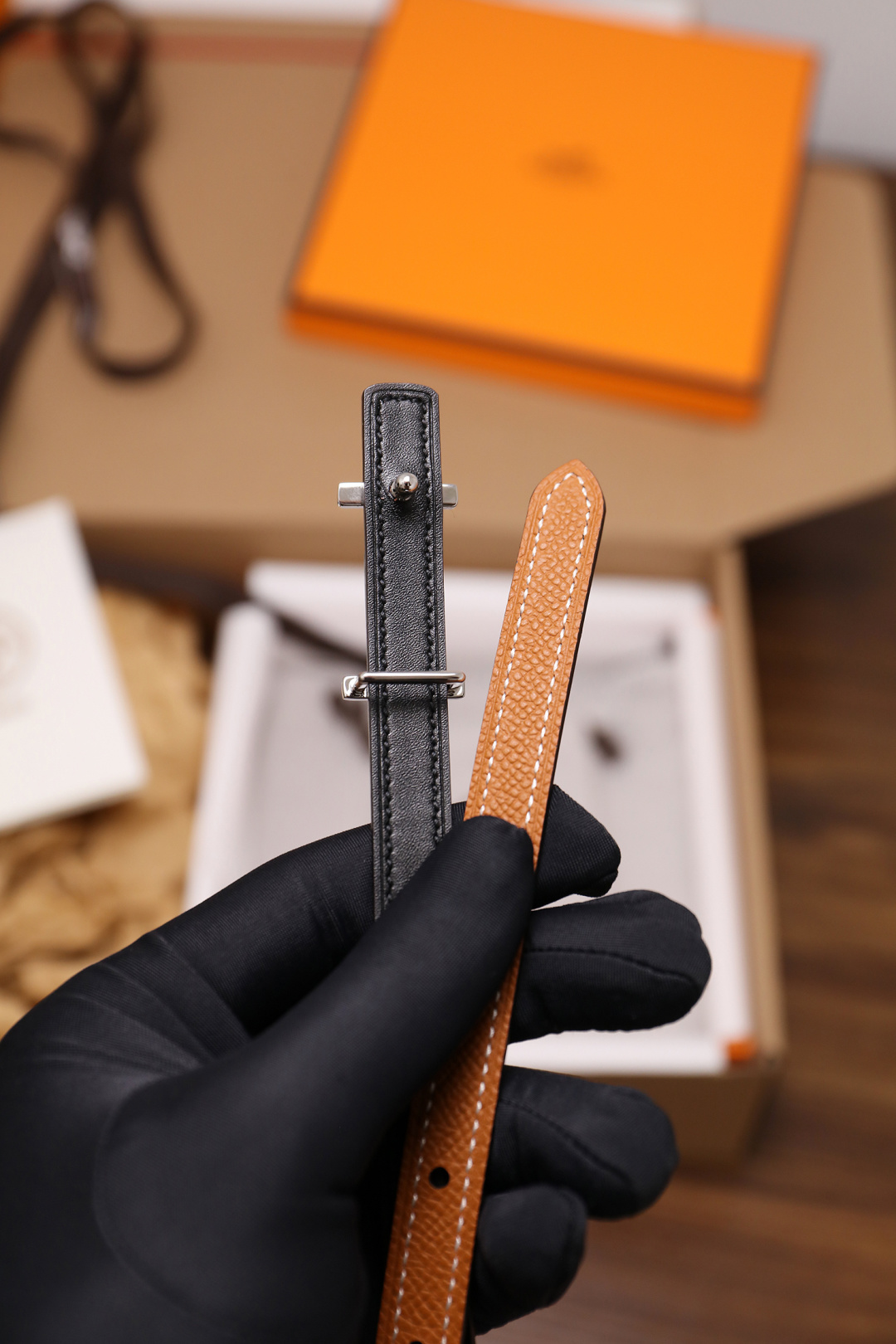 爱马仕 原单货品 宽度1.3cm 头层ep掌纹小牛皮搭配平纹小牛皮底皮，双面可用。杜克普斜针走线，意大利