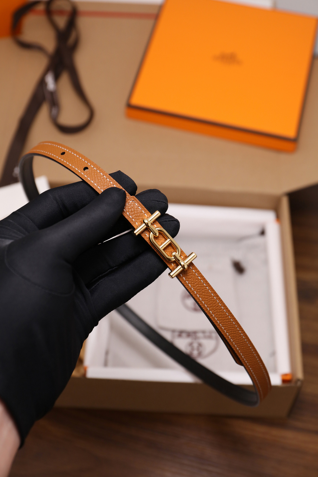 爱马仕 原单货品 宽度1.3cm 头层ep掌纹小牛皮搭配平纹小牛皮底皮，双面可用。杜克普斜针走线，意大利