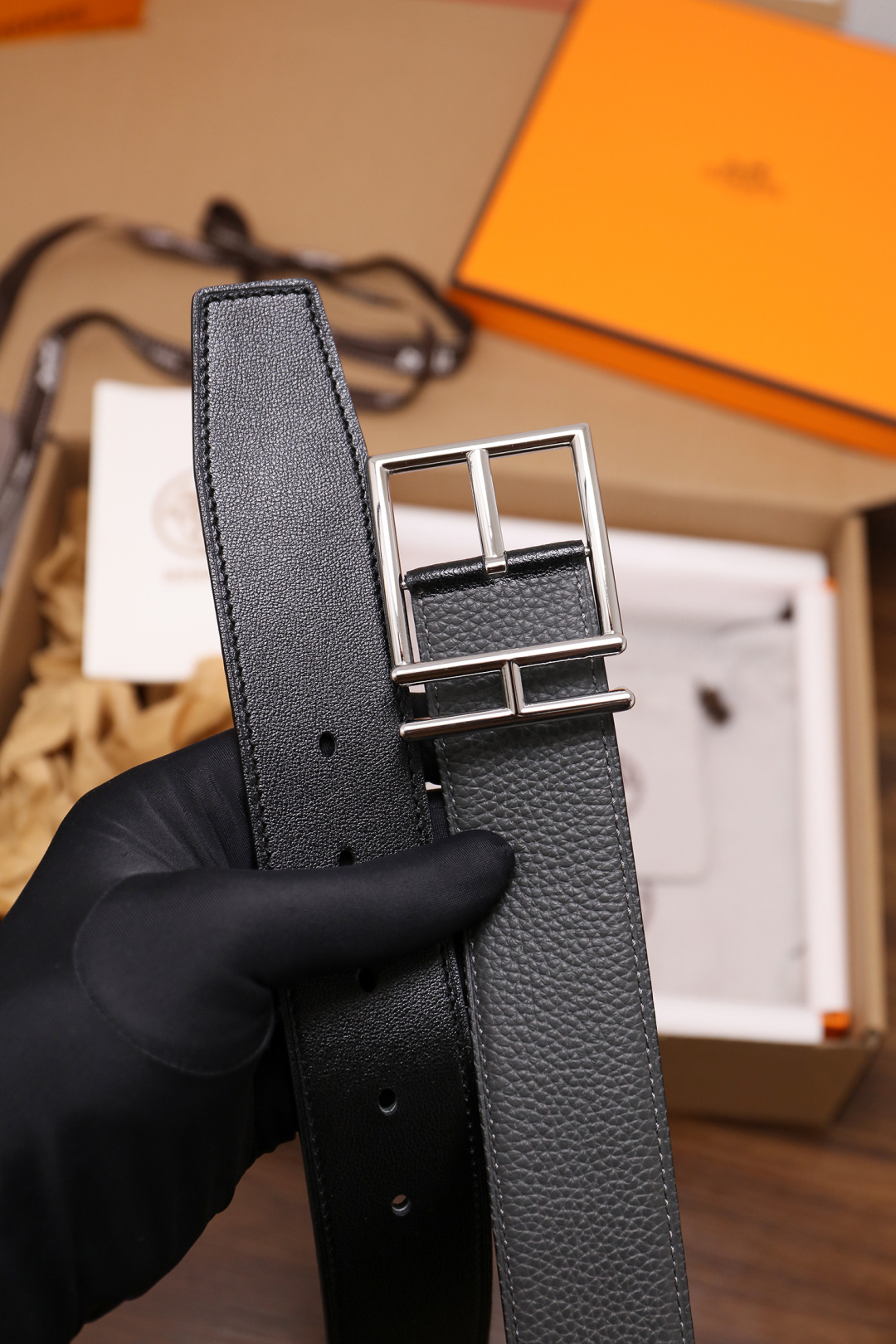 爱马仕 原单货品。双面可用 宽度3.8cmTOGO荔枝纹头层小牛皮搭配进口底皮。夹心我们也是用的纯皮，手