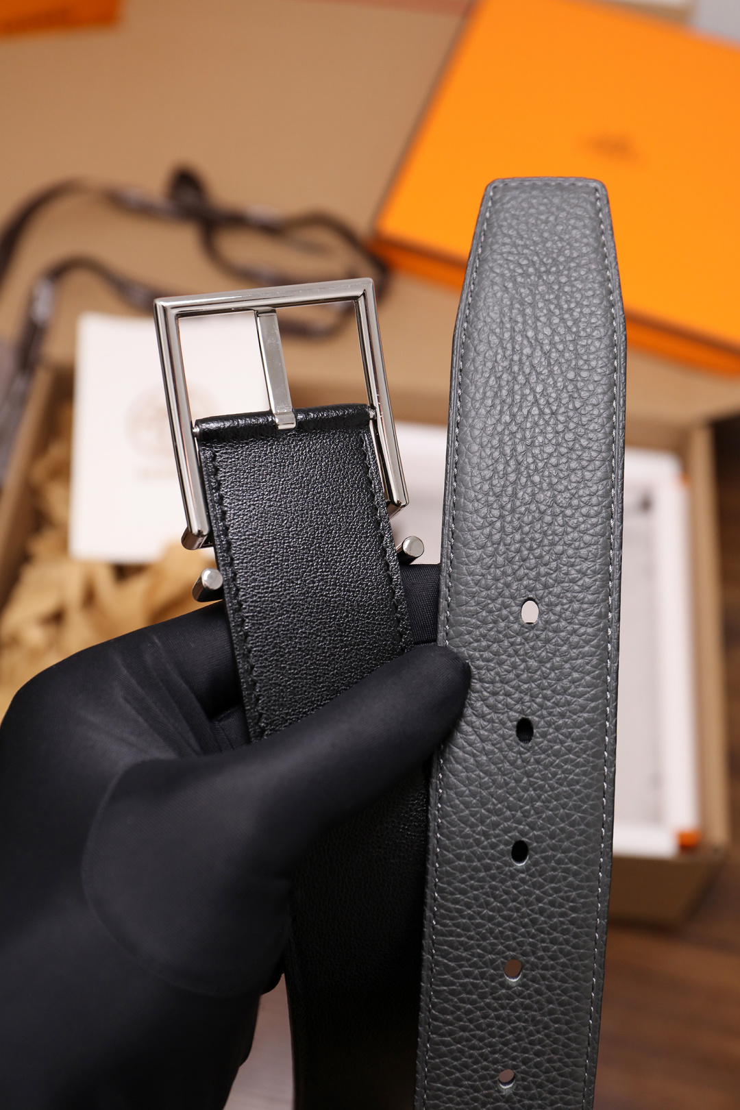 爱马仕 原单货品。双面可用 宽度3.8cmTOGO荔枝纹头层小牛皮搭配进口底皮。夹心我们也是用的纯皮，手