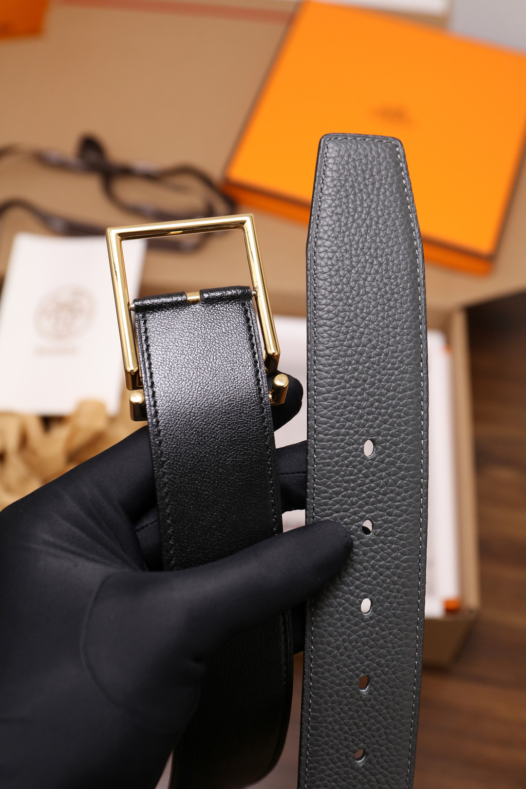 爱马仕 原单货品。双面可用 宽度3.8cmTOGO荔枝纹头层小牛皮搭配进口底皮。夹心我们也是用的纯皮，手