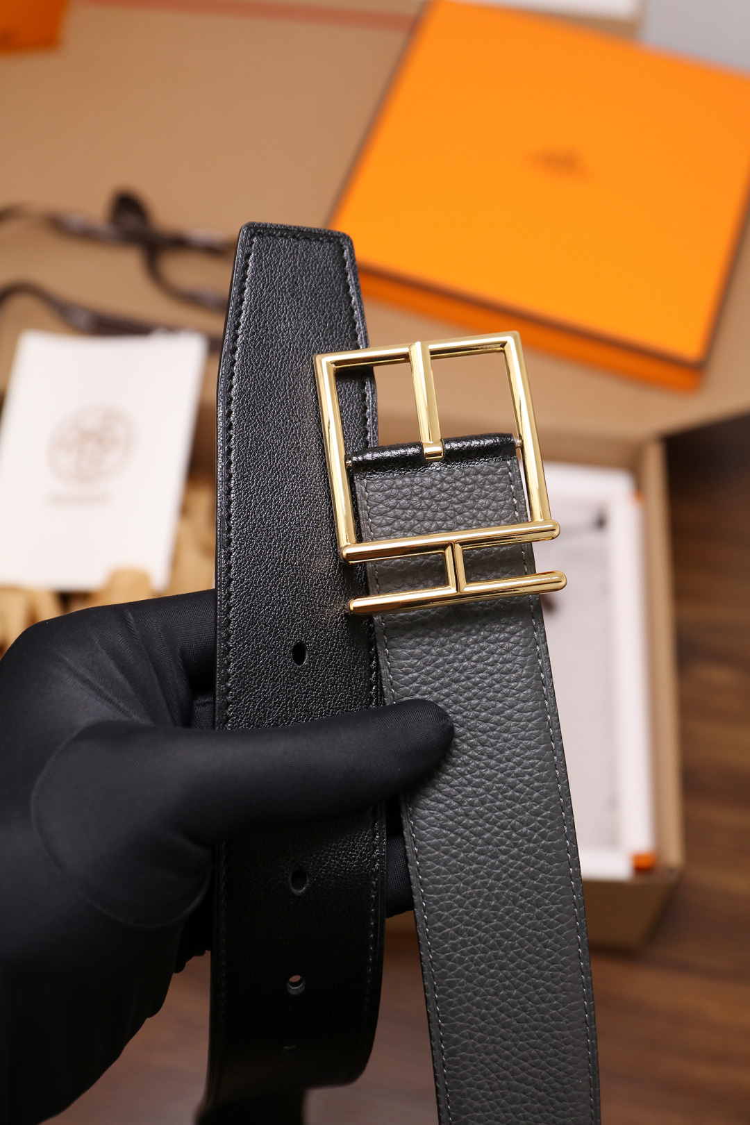 爱马仕 原单货品。双面可用 宽度3.8cmTOGO荔枝纹头层小牛皮搭配进口底皮。夹心我们也是用的纯皮，手