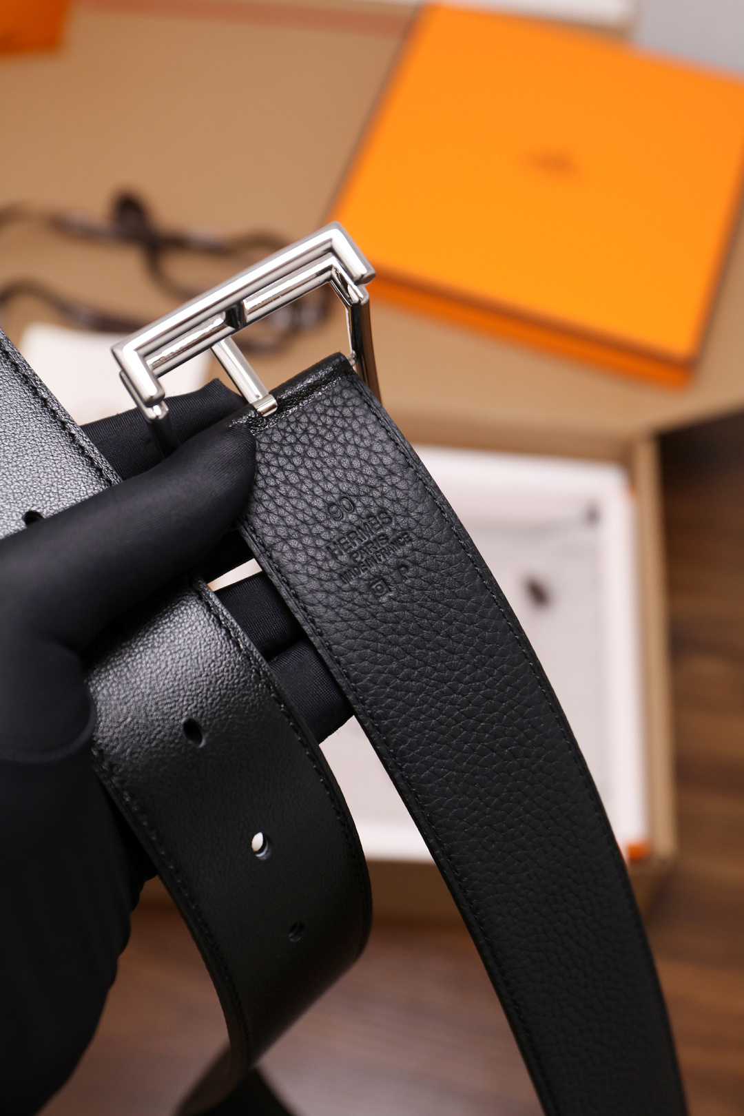 爱马仕 原单货品。双面可用 宽度3.8cmTOGO荔枝纹头层小牛皮搭配进口底皮。夹心我们也是用的纯皮，手