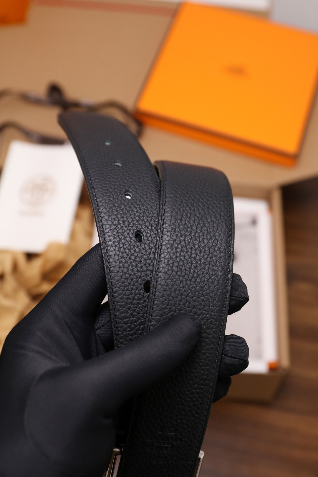 爱马仕 原单货品。双面可用 宽度3.8cmTOGO荔枝纹头层小牛皮搭配进口底皮。夹心我们也是用的纯皮，手