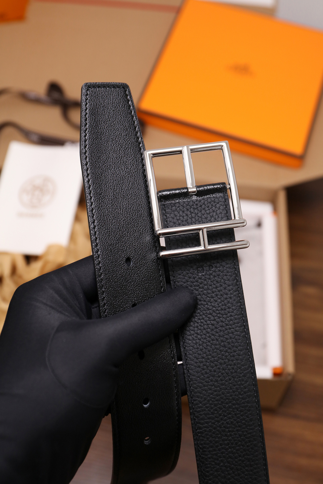 爱马仕 原单货品。双面可用 宽度3.8cmTOGO荔枝纹头层小牛皮搭配进口底皮。夹心我们也是用的纯皮，手