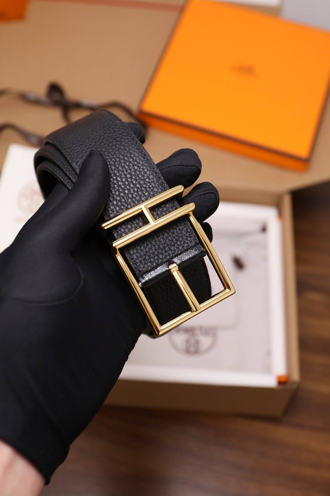 爱马仕 原单货品。双面可用 宽度3.8cmTOGO荔枝纹头层小牛皮搭配进口底皮。夹心我们也是用的纯皮，手