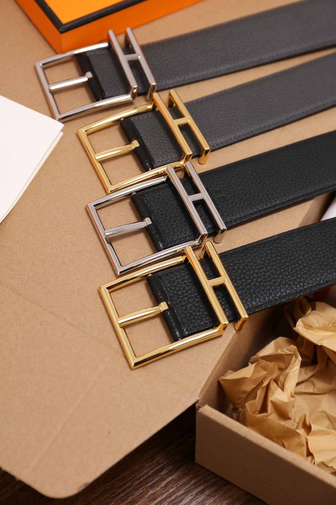 爱马仕 原单货品。双面可用 宽度3.8cmTOGO荔枝纹头层小牛皮搭配进口底皮。夹心我们也是用的纯皮，手