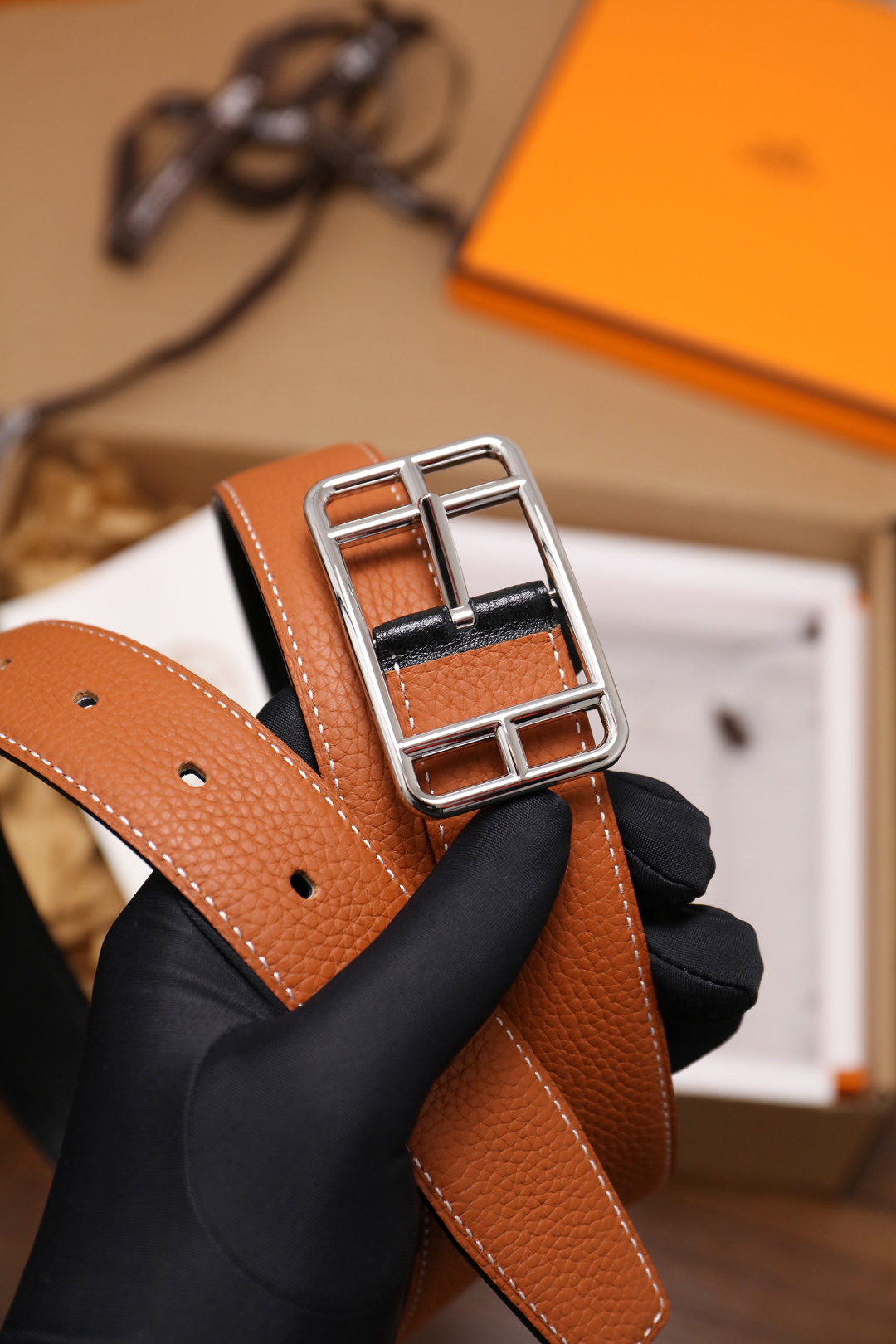 爱马仕 原单货品。双面可用 宽度3.2cm TOGO荔枝纹头层小牛皮搭配进口底皮。夹心我们也是用的纯皮，