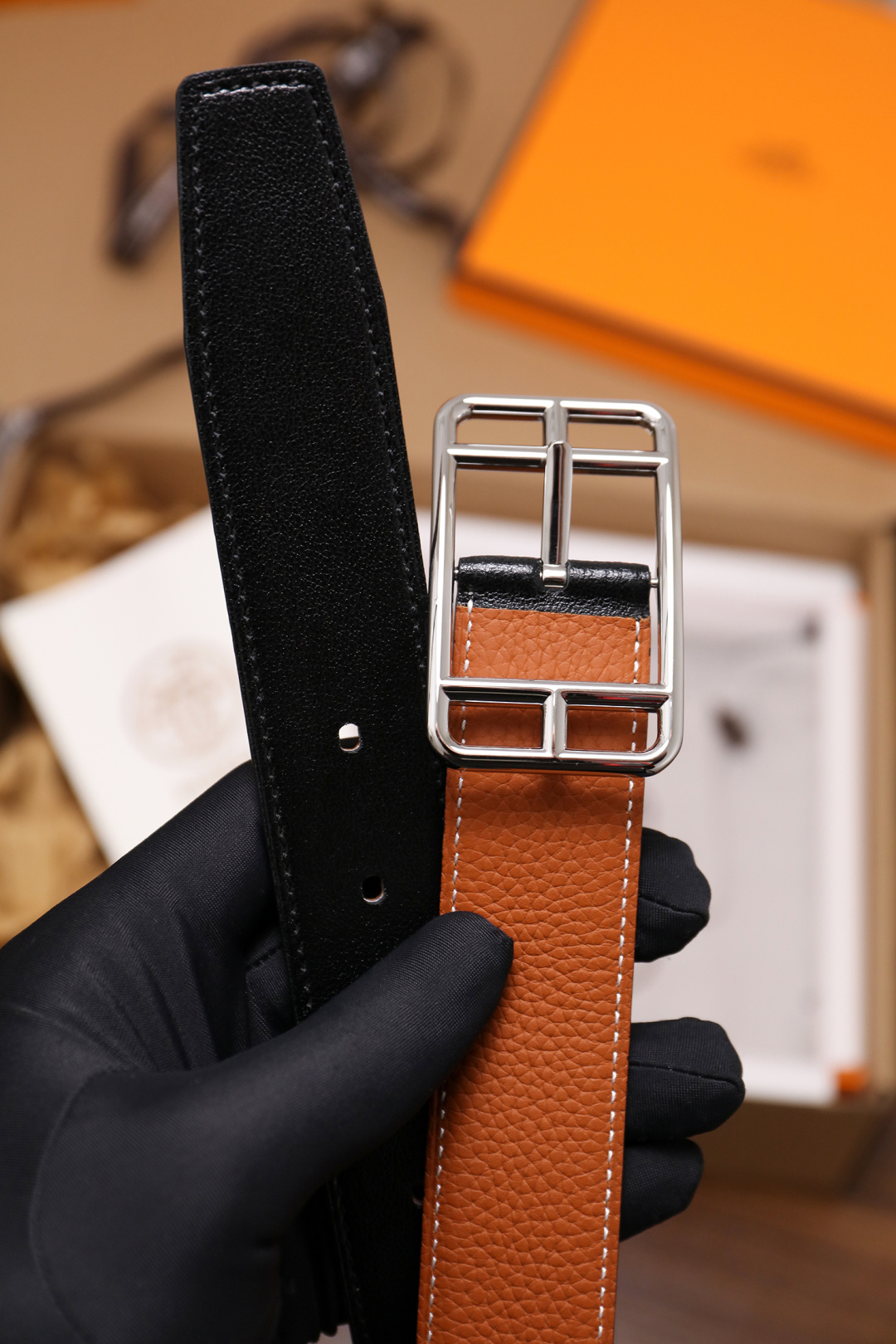 爱马仕 原单货品。双面可用 宽度3.2cm TOGO荔枝纹头层小牛皮搭配进口底皮。夹心我们也是用的纯皮，