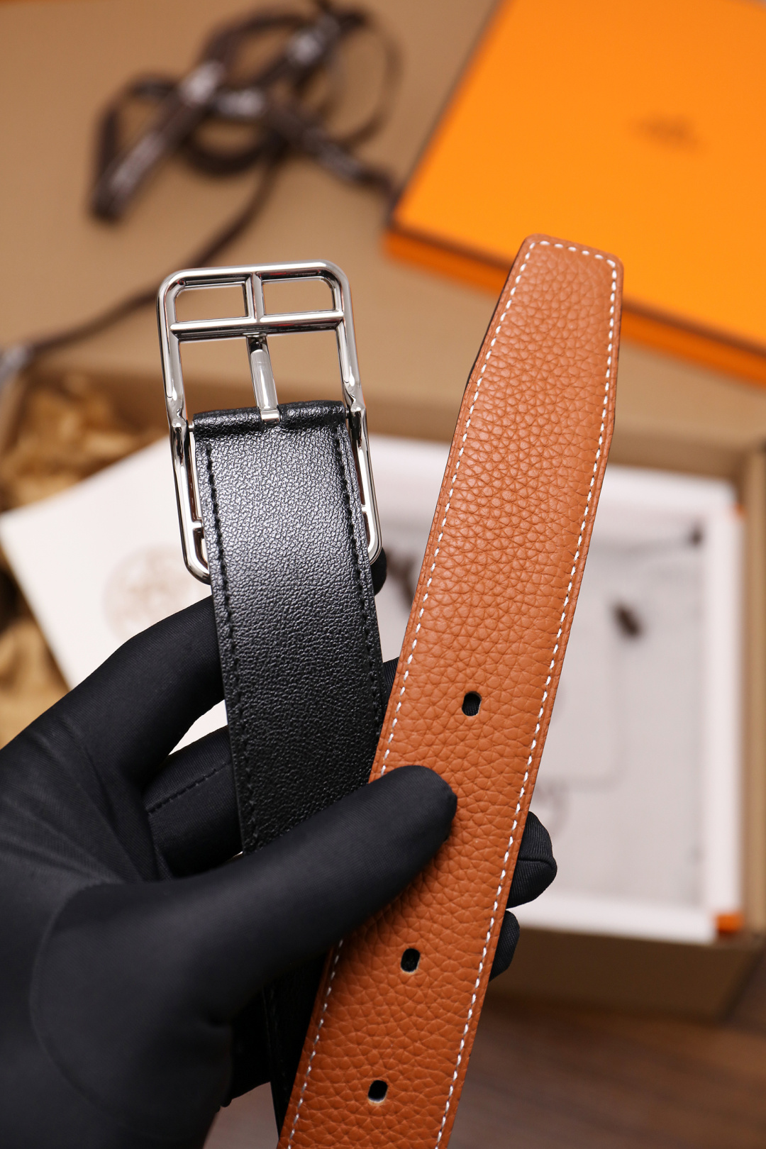 爱马仕 原单货品。双面可用 宽度3.2cm TOGO荔枝纹头层小牛皮搭配进口底皮。夹心我们也是用的纯皮，