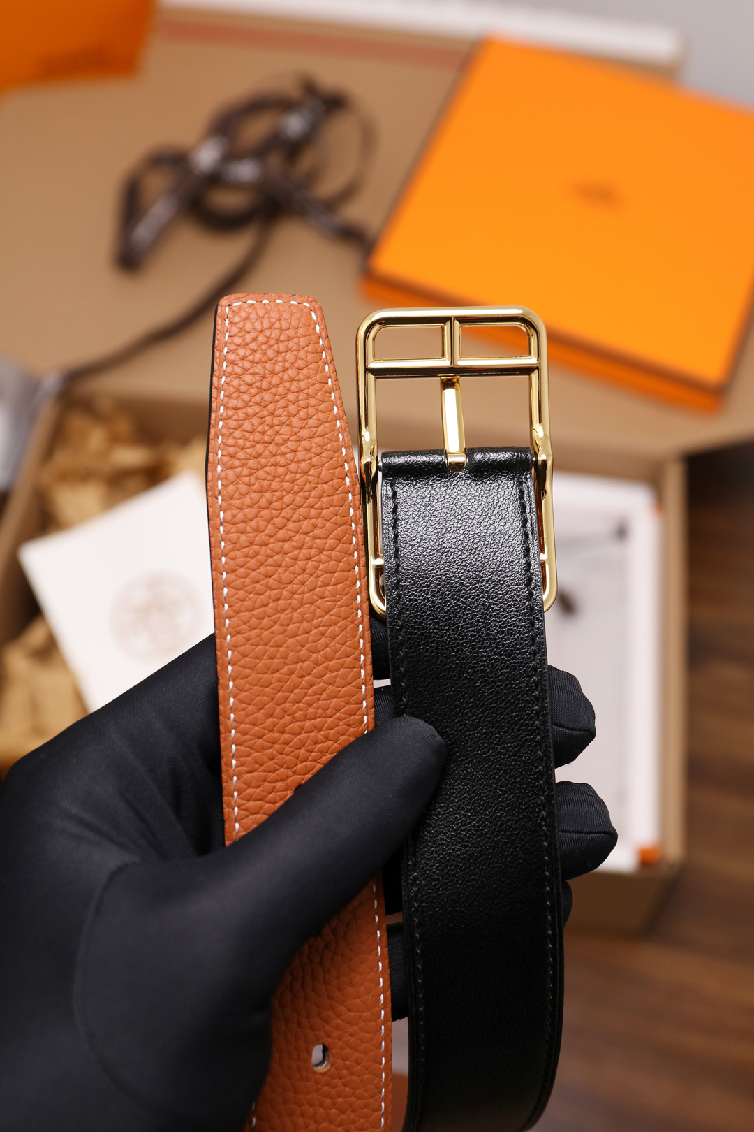 爱马仕 原单货品。双面可用 宽度3.2cm TOGO荔枝纹头层小牛皮搭配进口底皮。夹心我们也是用的纯皮，