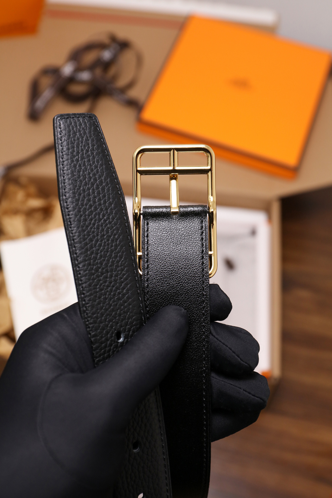 爱马仕 原单货品。双面可用 宽度3.2cm TOGO荔枝纹头层小牛皮搭配进口底皮。夹心我们也是用的纯皮，