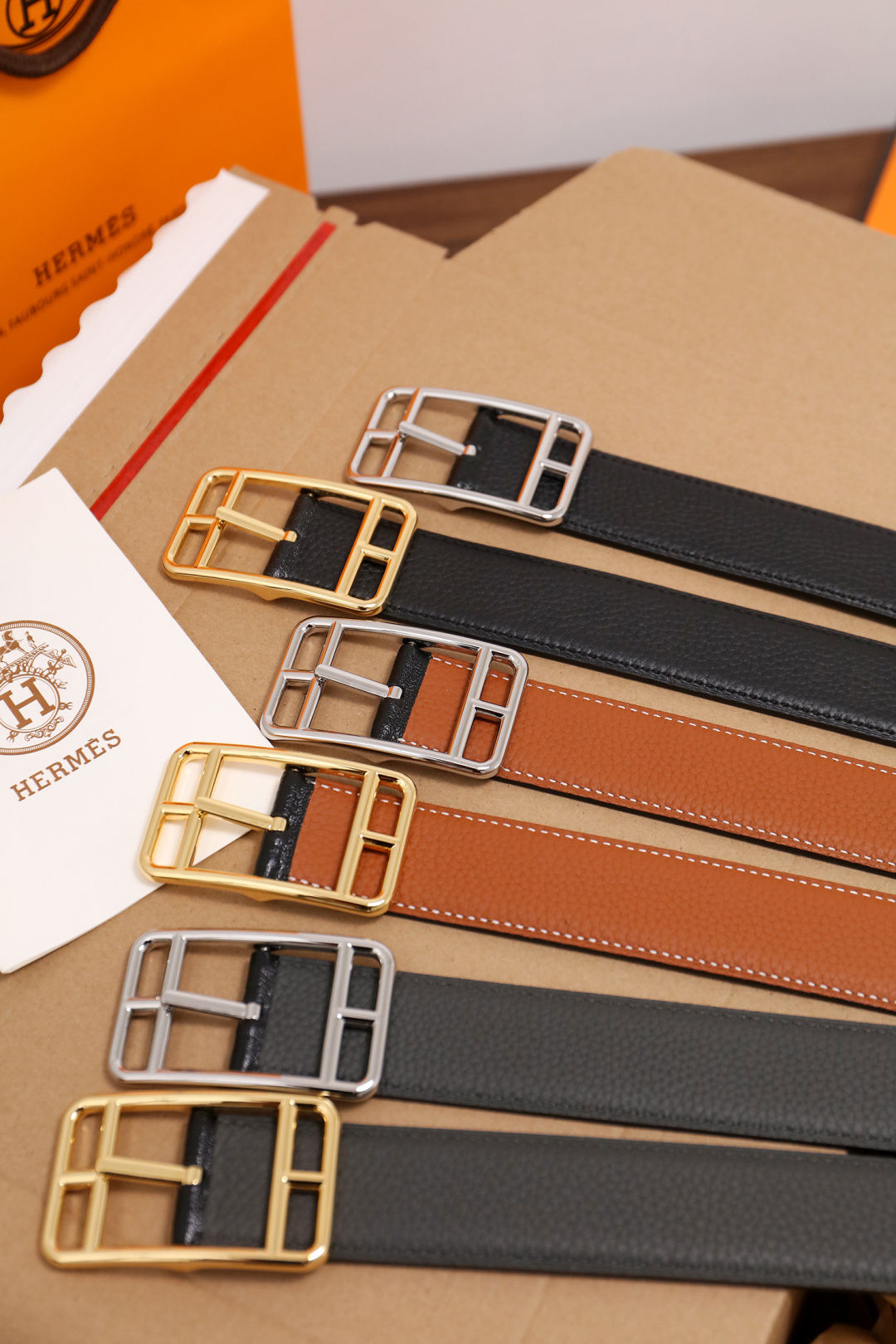 爱马仕 原单货品。双面可用 宽度3.2cm TOGO荔枝纹头层小牛皮搭配进口底皮。夹心我们也是用的纯皮，