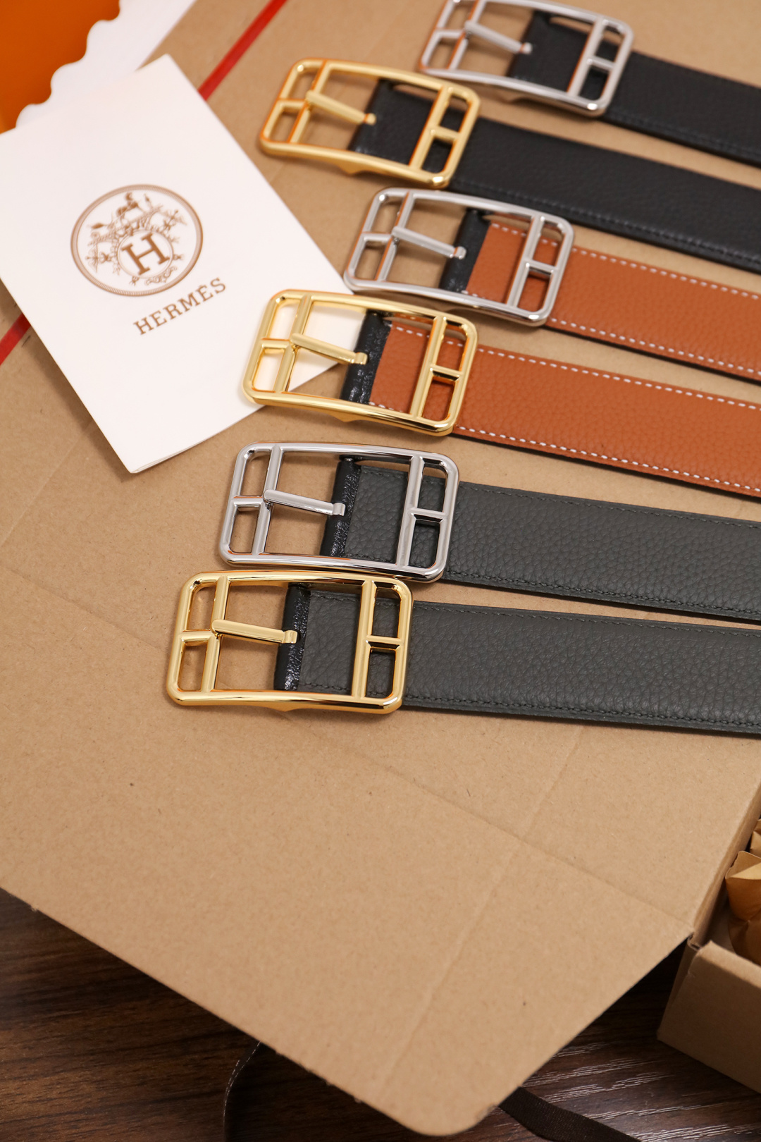 爱马仕 原单货品。双面可用 宽度3.2cm TOGO荔枝纹头层小牛皮搭配进口底皮。夹心我们也是用的纯皮，