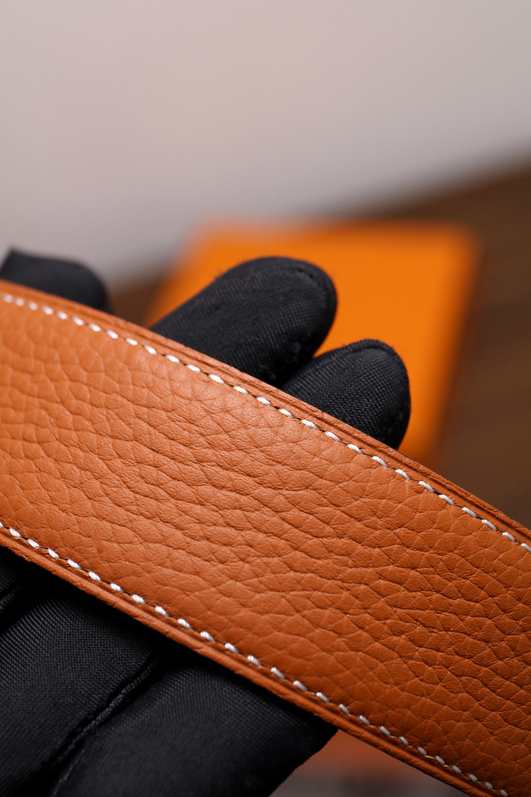 爱马仕 原单货品。双面可用 宽度3.2cm TOGO荔枝纹头层小牛皮搭配进口底皮。夹心我们也是用的纯皮，