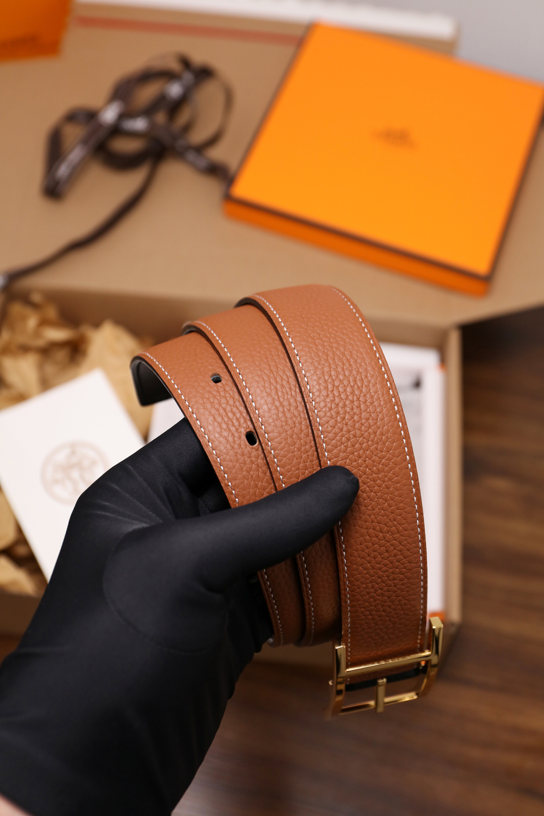 爱马仕 原单货品。双面可用 宽度3.2cm TOGO荔枝纹头层小牛皮搭配进口底皮。夹心我们也是用的纯皮，